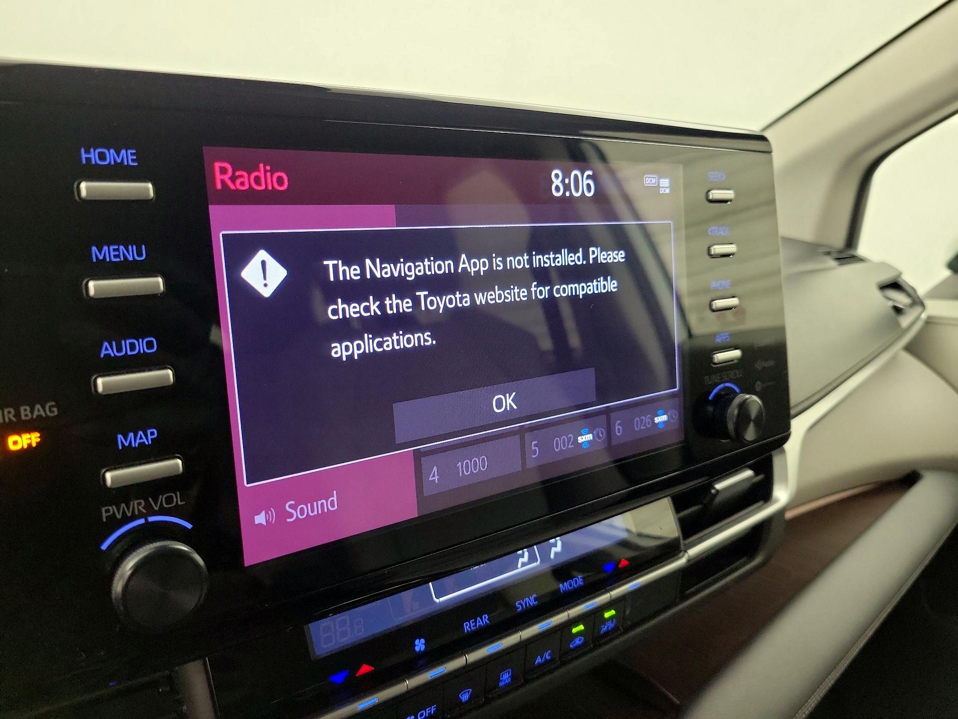 Thumbnail: 2022 Toyota Sienna - 14