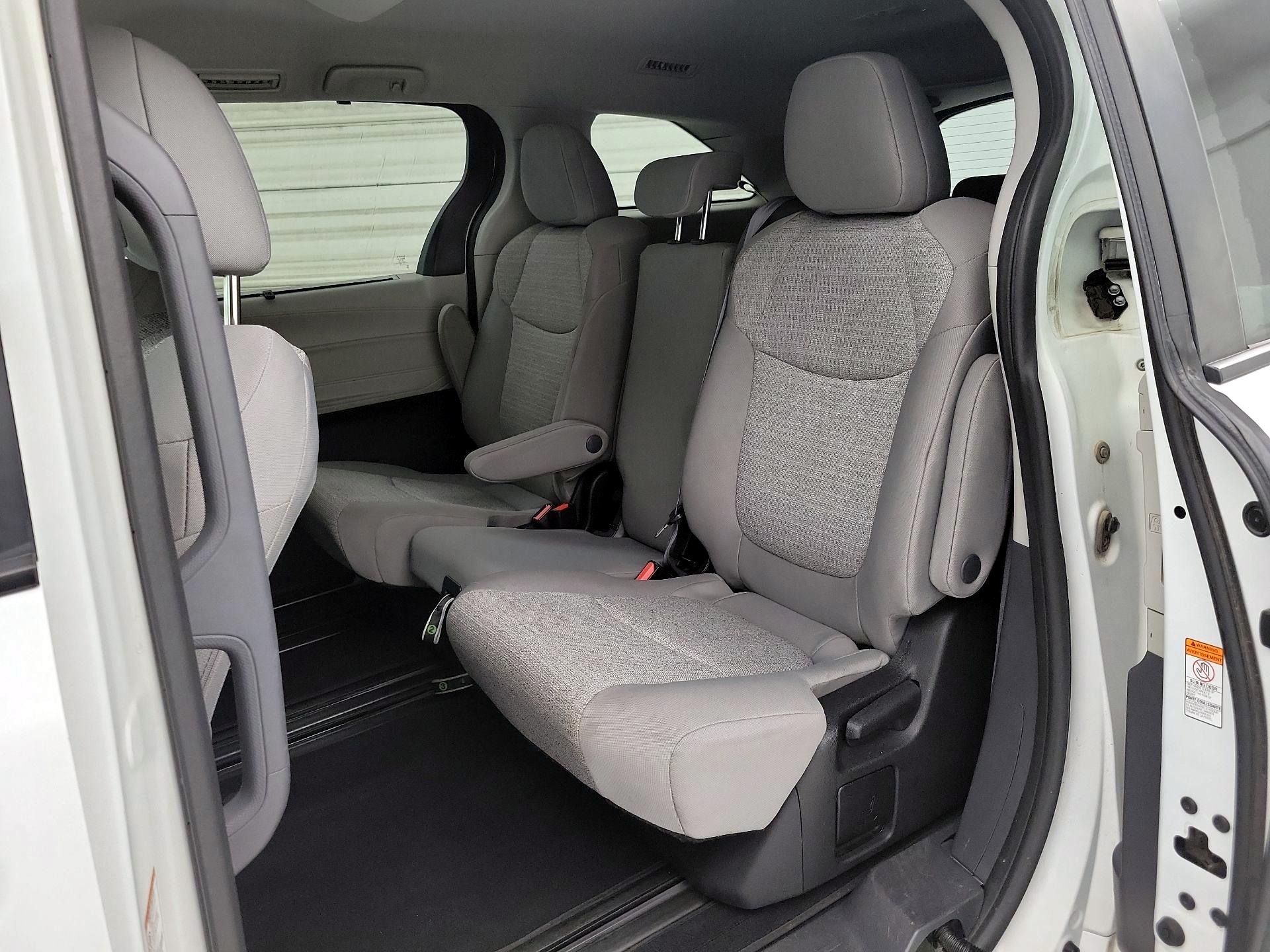 Thumbnail: 2022 Toyota Sienna - 19