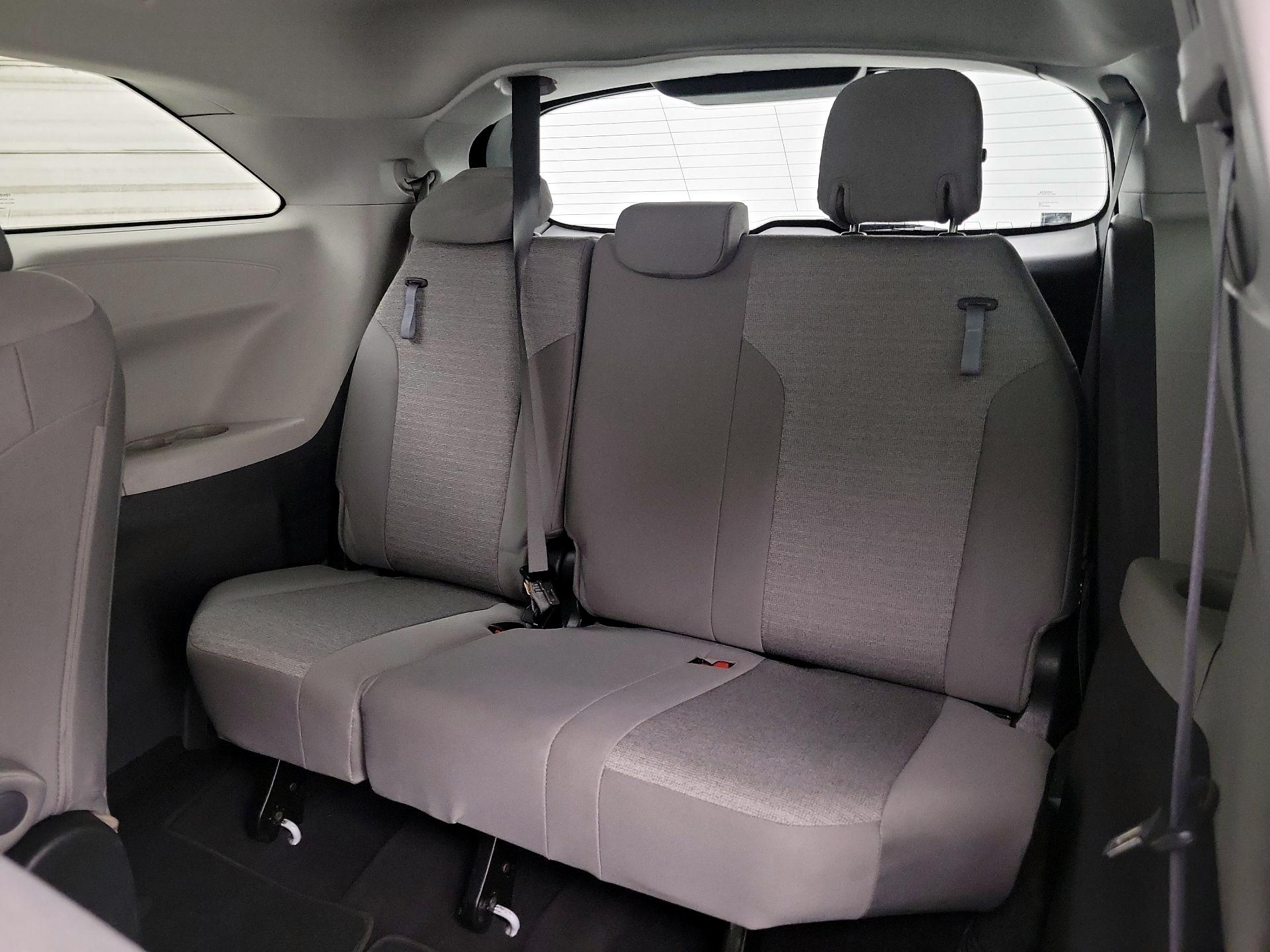 Thumbnail: 2022 Toyota Sienna - 20