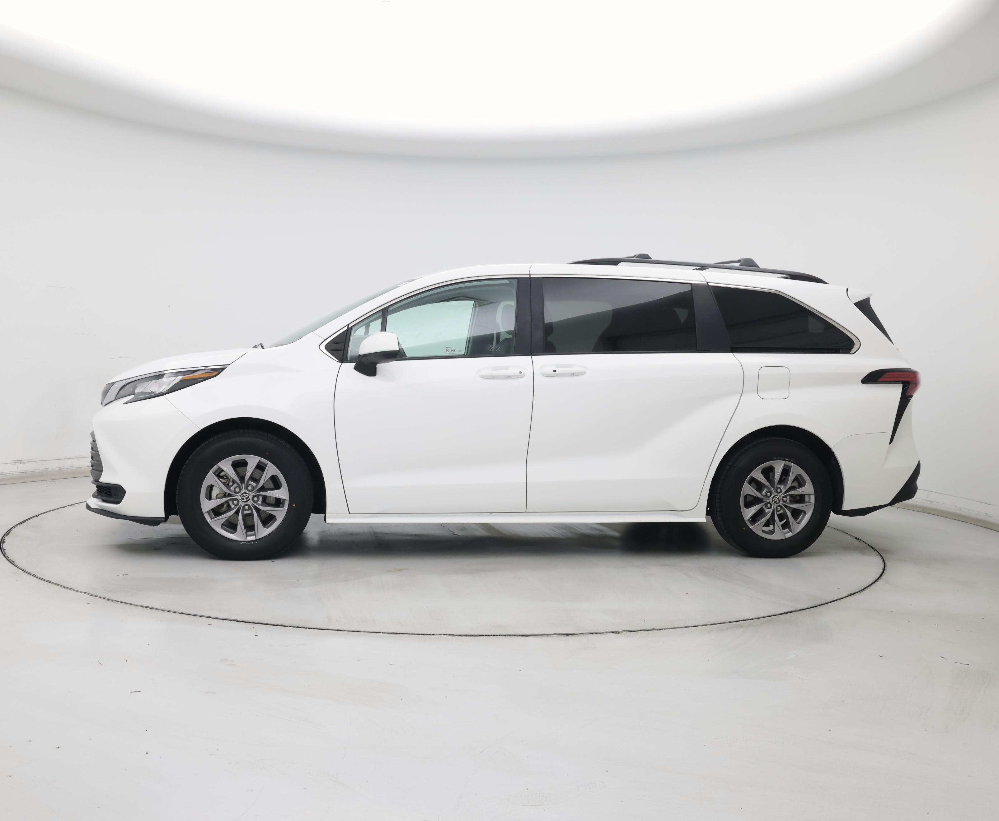 Thumbnail: 2022 Toyota Sienna - 3