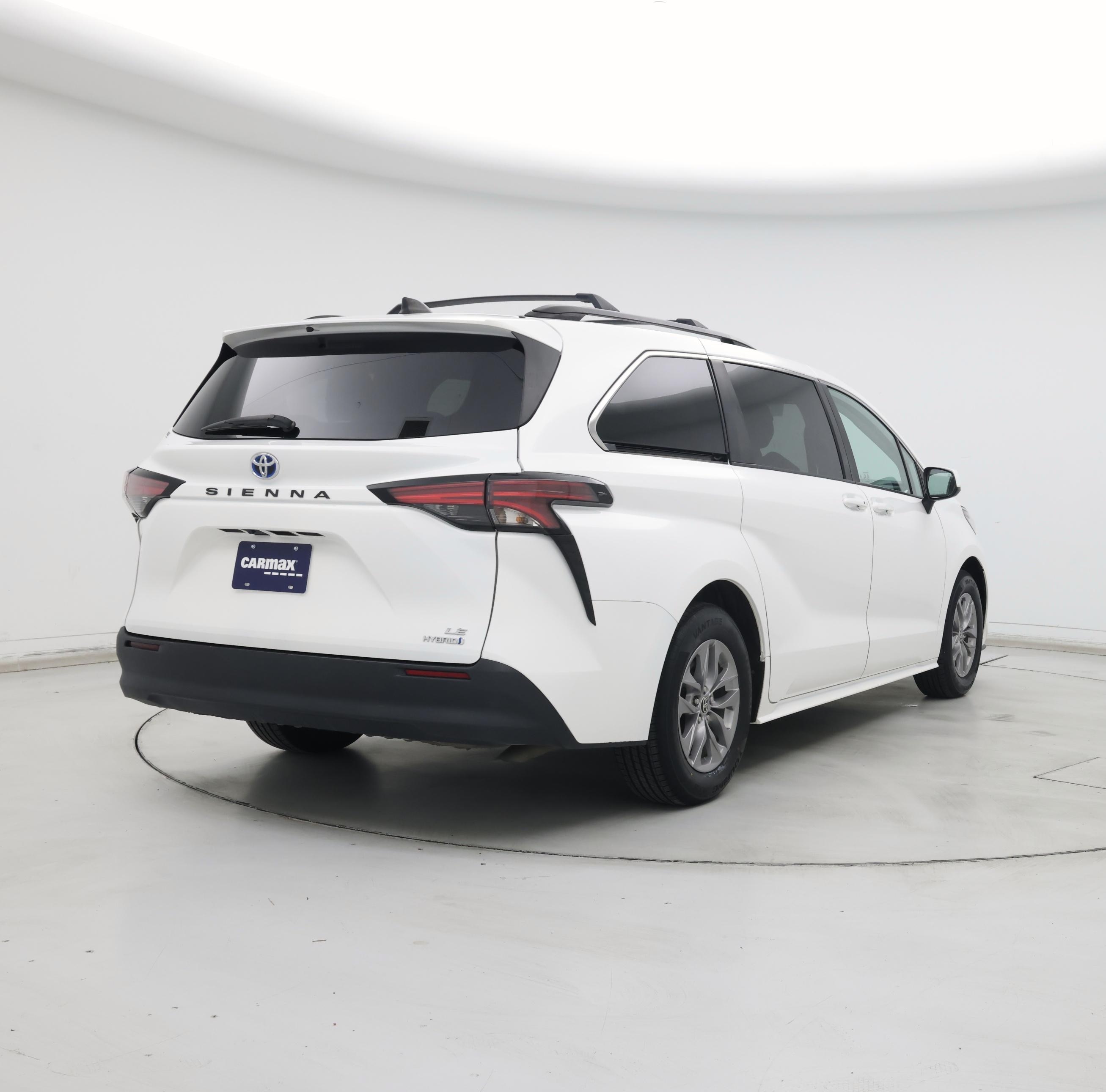 Thumbnail: 2022 Toyota Sienna - 8