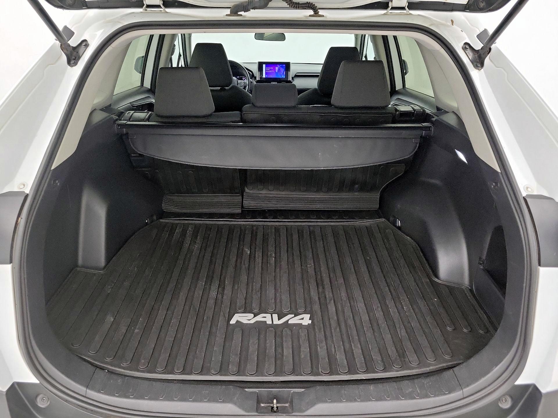 Thumbnail: 2023 Toyota RAV4 - 20