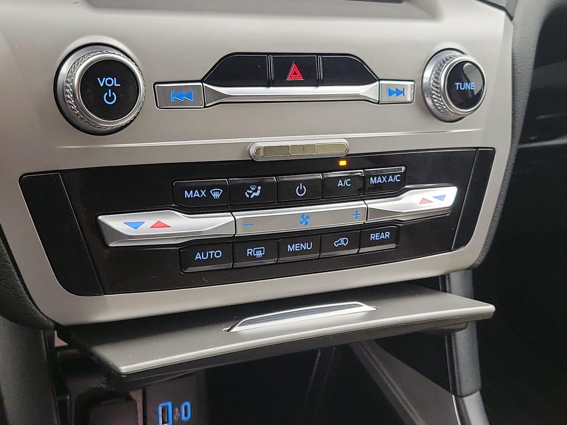 Thumbnail: 2022 Ford Explorer - 16