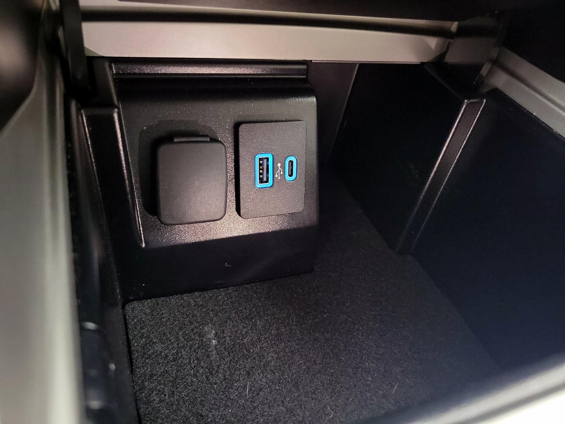 Thumbnail: 2022 Ford Explorer - 18