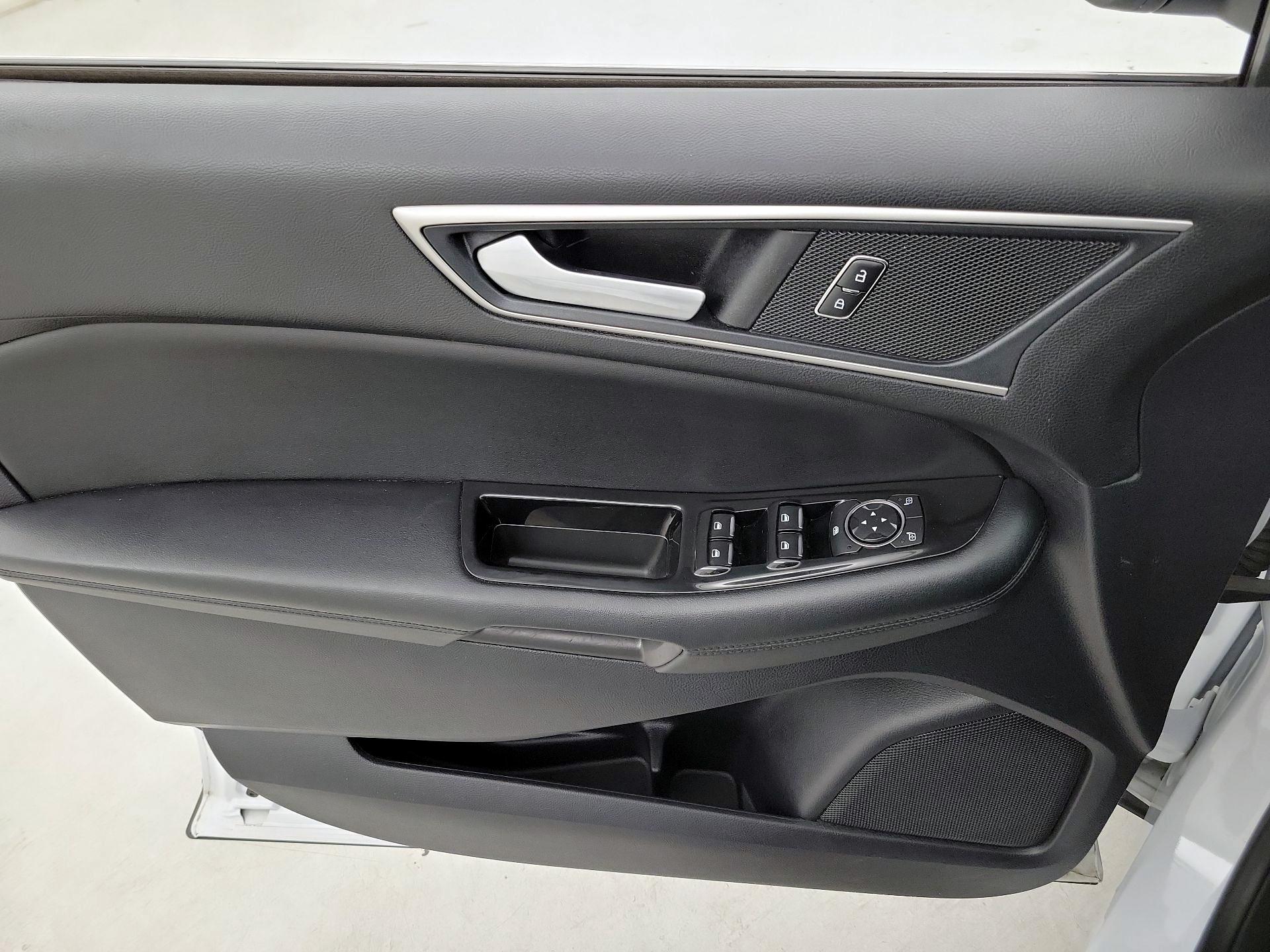 Thumbnail: 2020 Ford Edge - 12