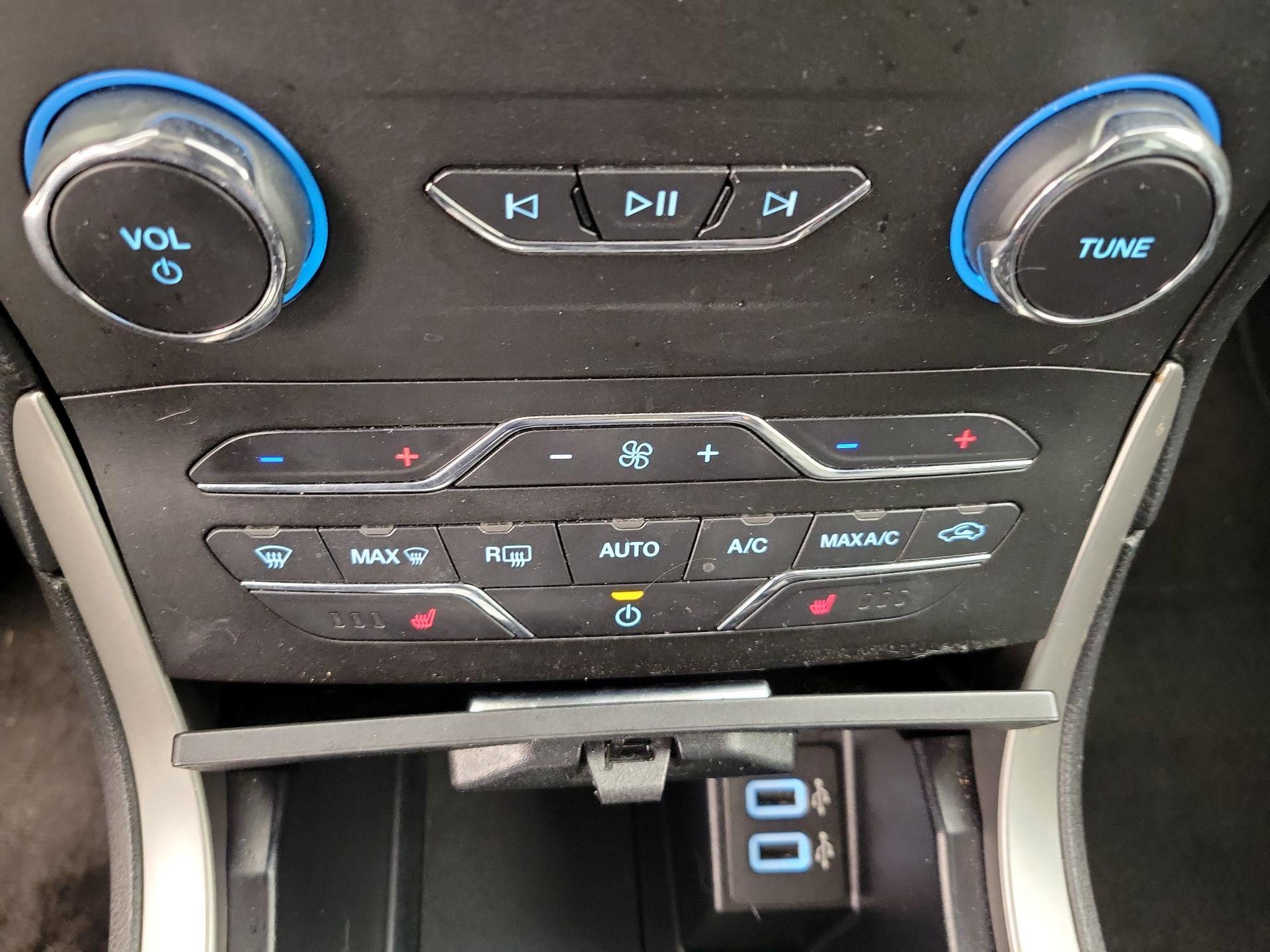 Thumbnail: 2020 Ford Edge - 16