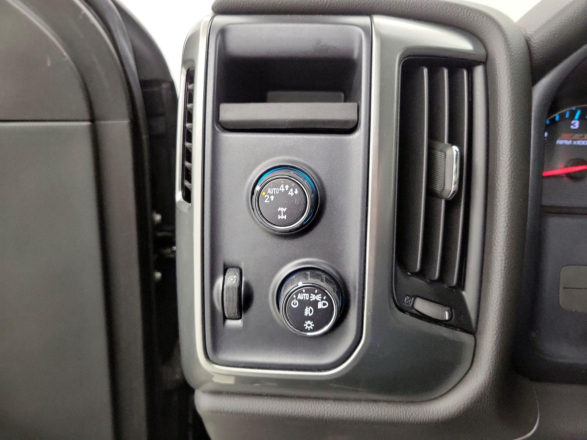 Thumbnail: 2018 Chevrolet Silverado 1500 - 13