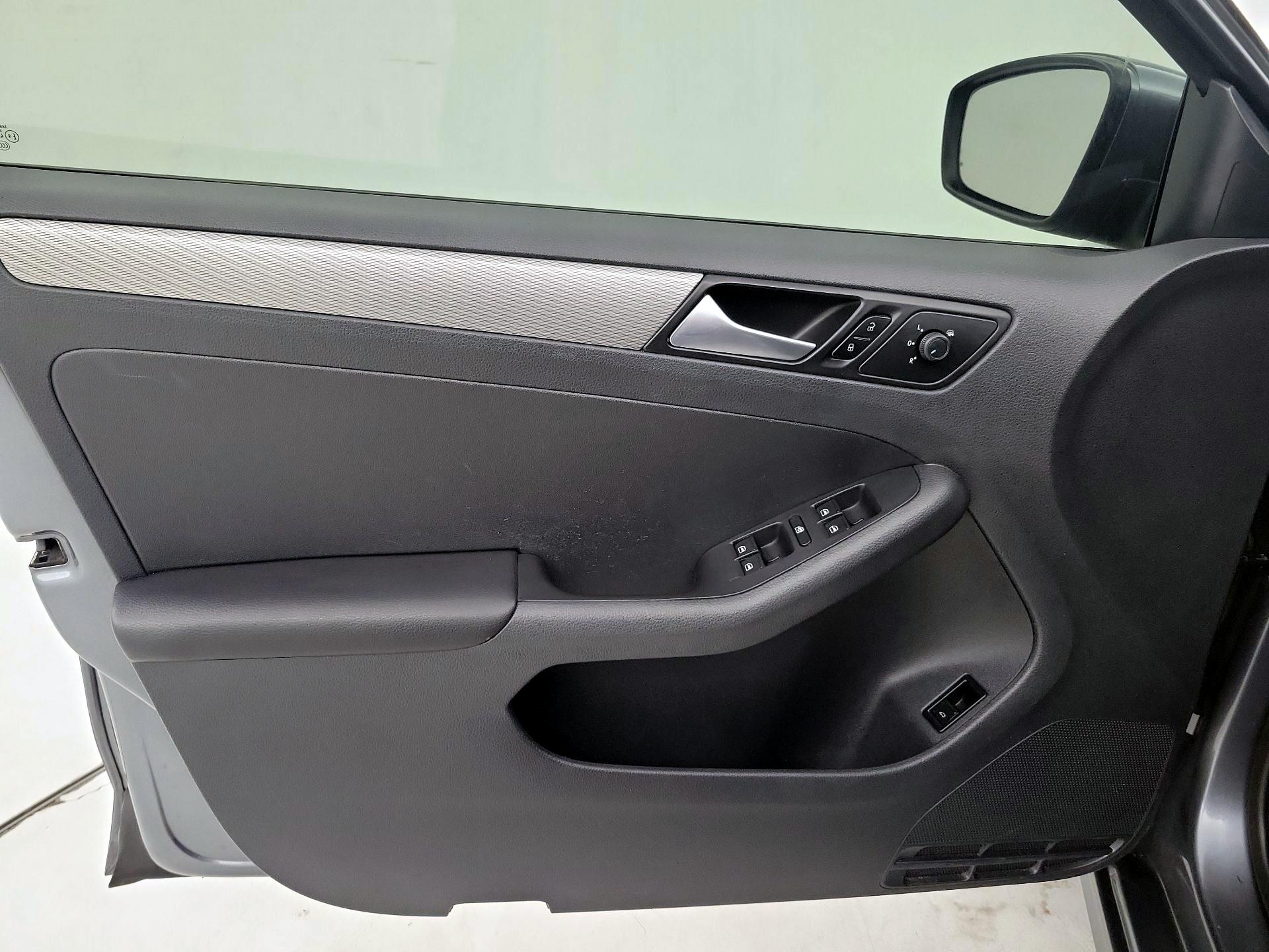 Thumbnail: 2018 Volkswagen Jetta - 12