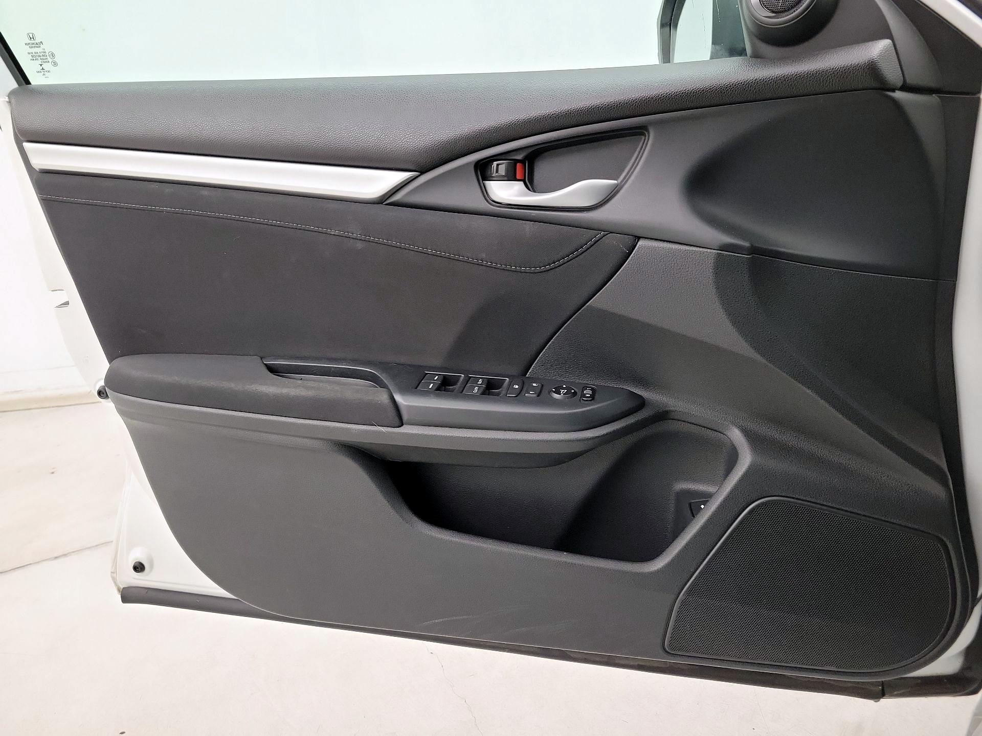 Thumbnail: 2016 Honda Civic - 12