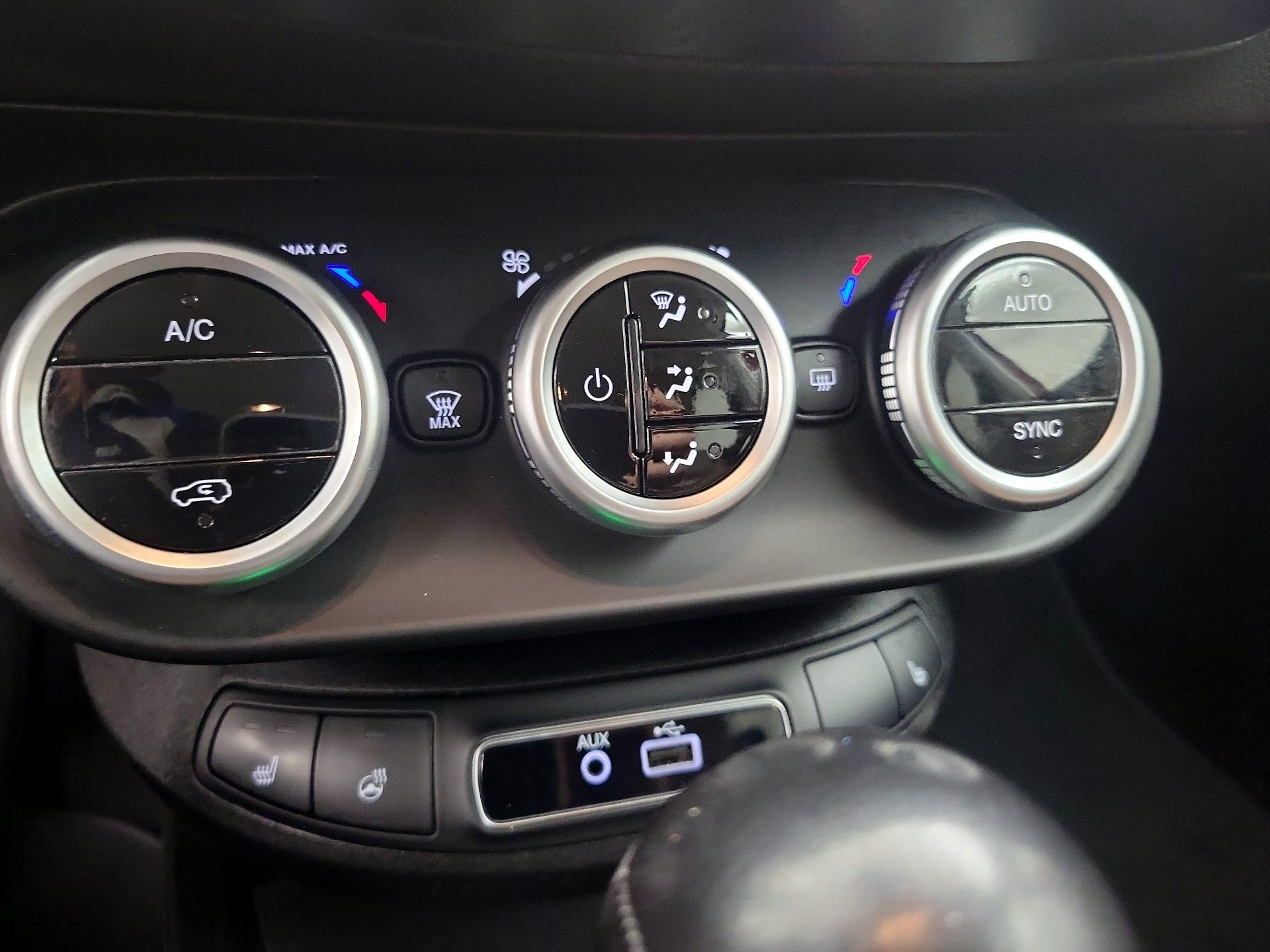 Thumbnail: 2016 Fiat 500X - 17