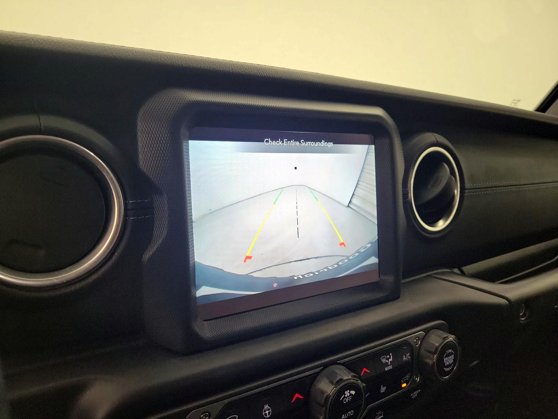 Thumbnail: 2022 Jeep Wrangler - 15