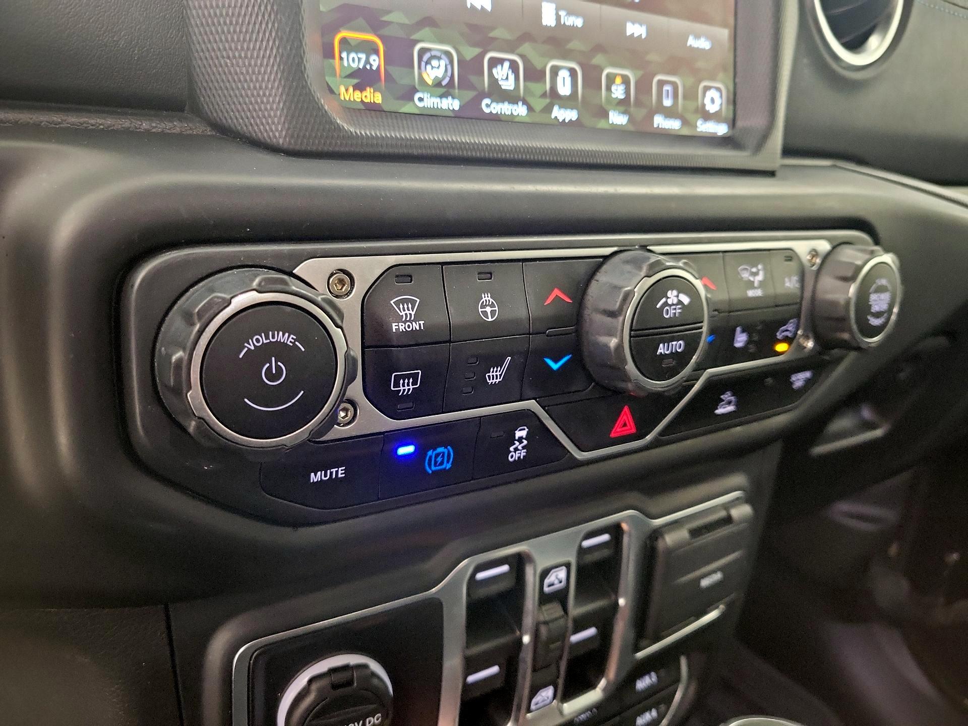 Thumbnail: 2022 Jeep Wrangler - 17