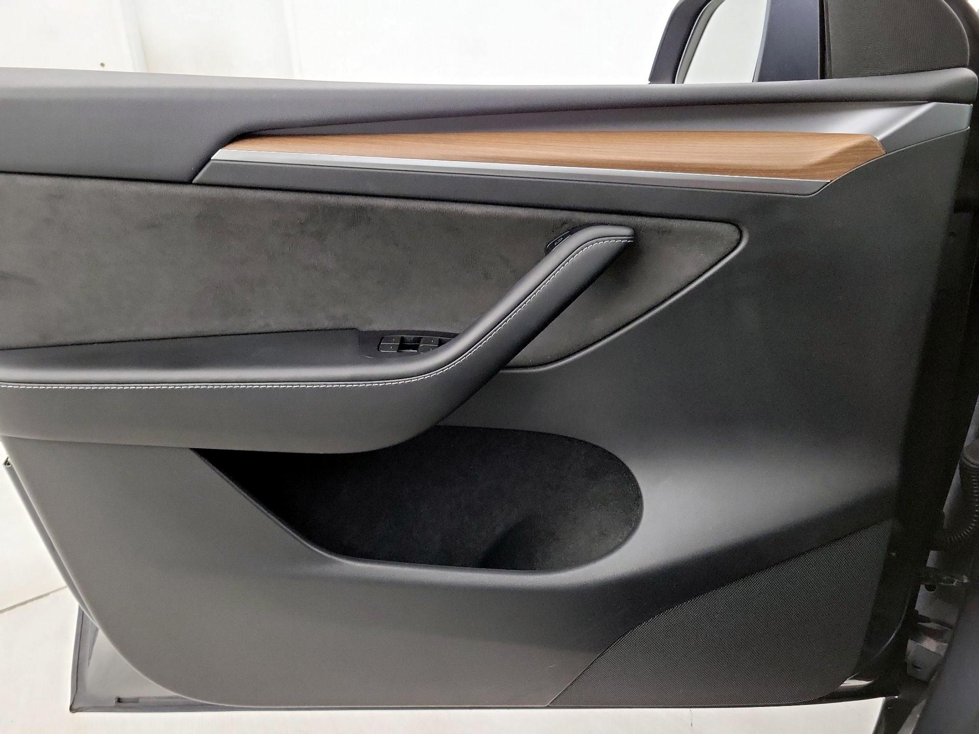 Thumbnail: 2023 Tesla Model Y - 12