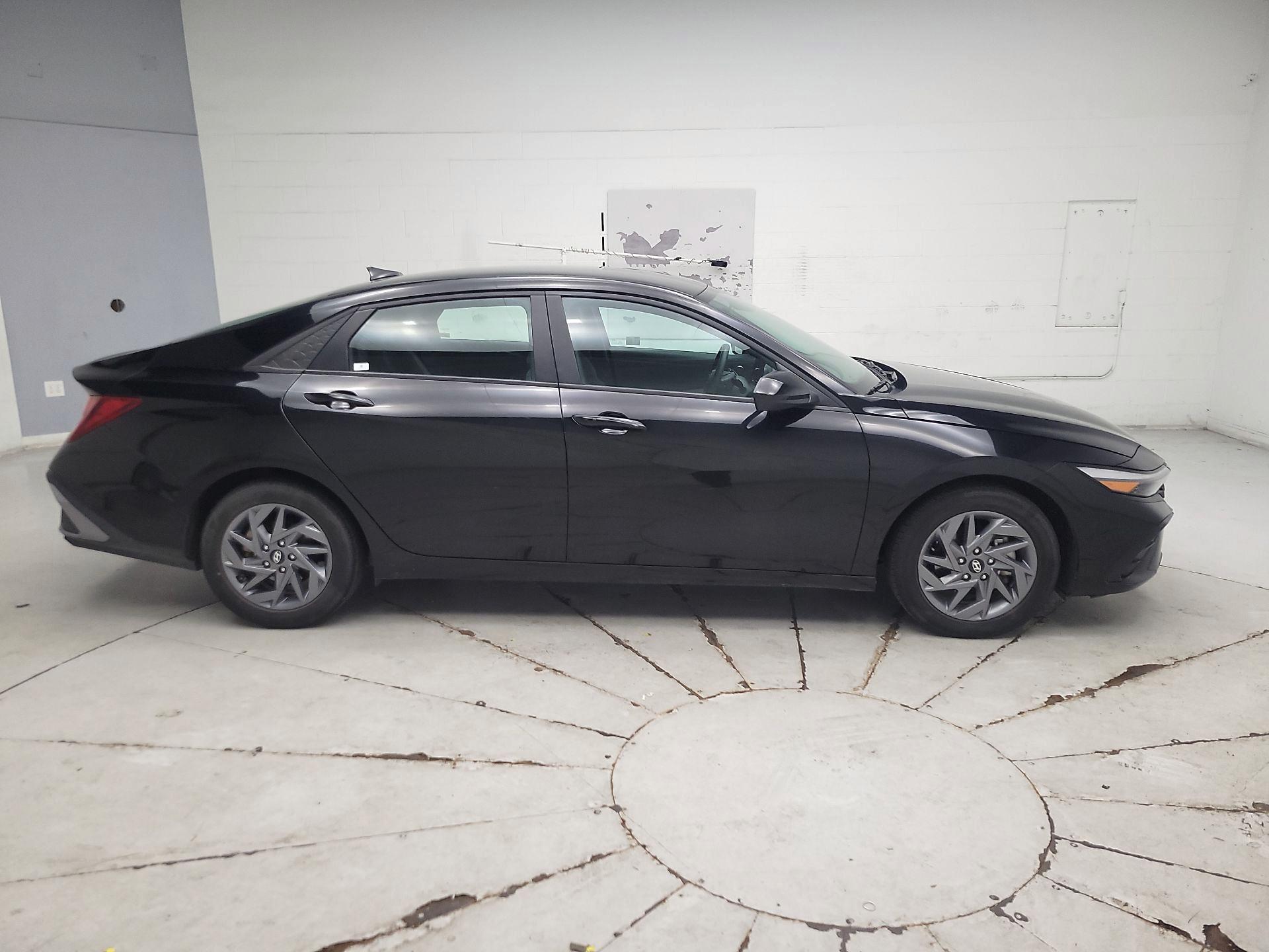 Thumbnail: 2024 Hyundai Elantra - 4