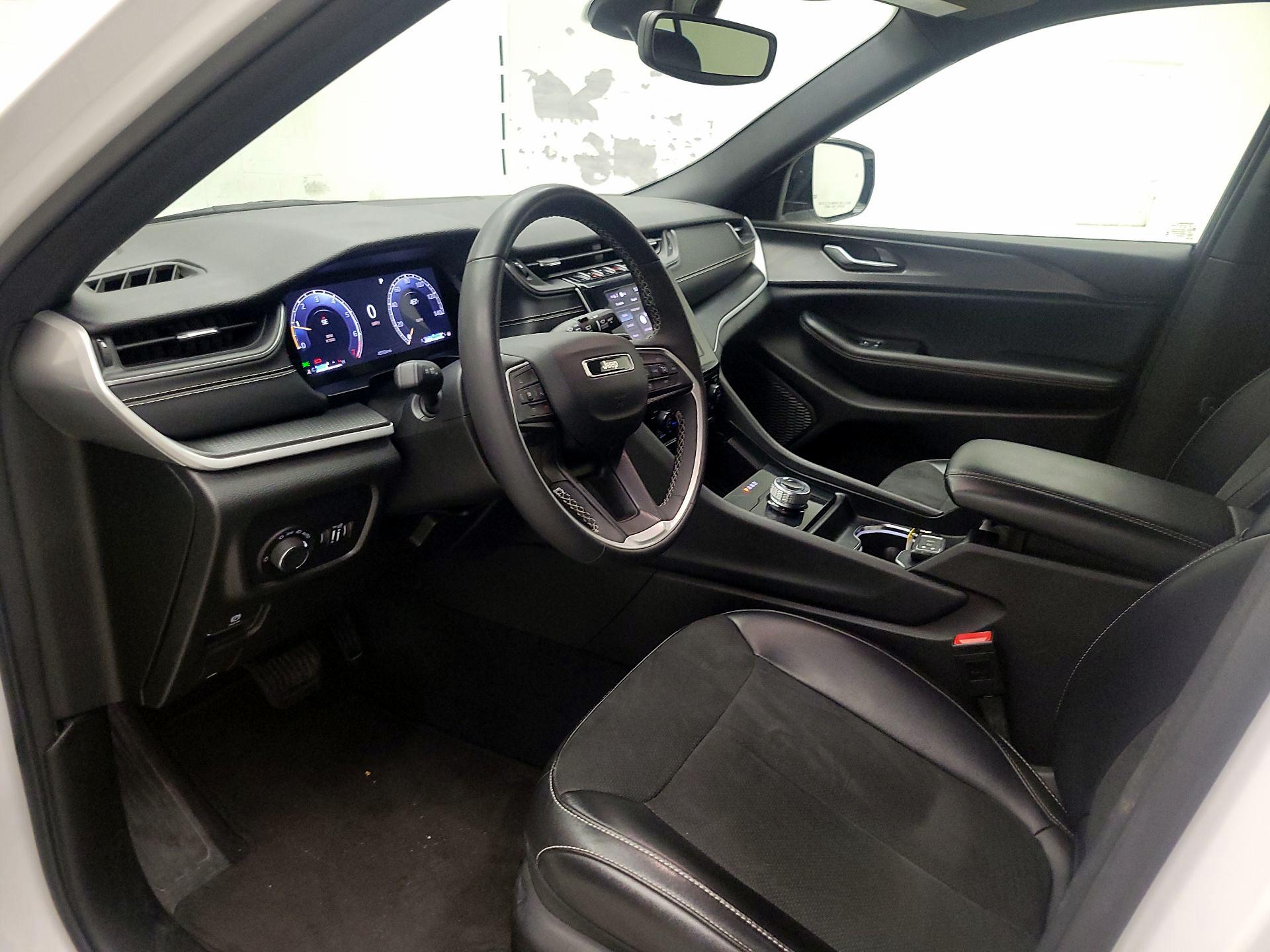 Thumbnail: 2024 Jeep Grand Cherokee - 9