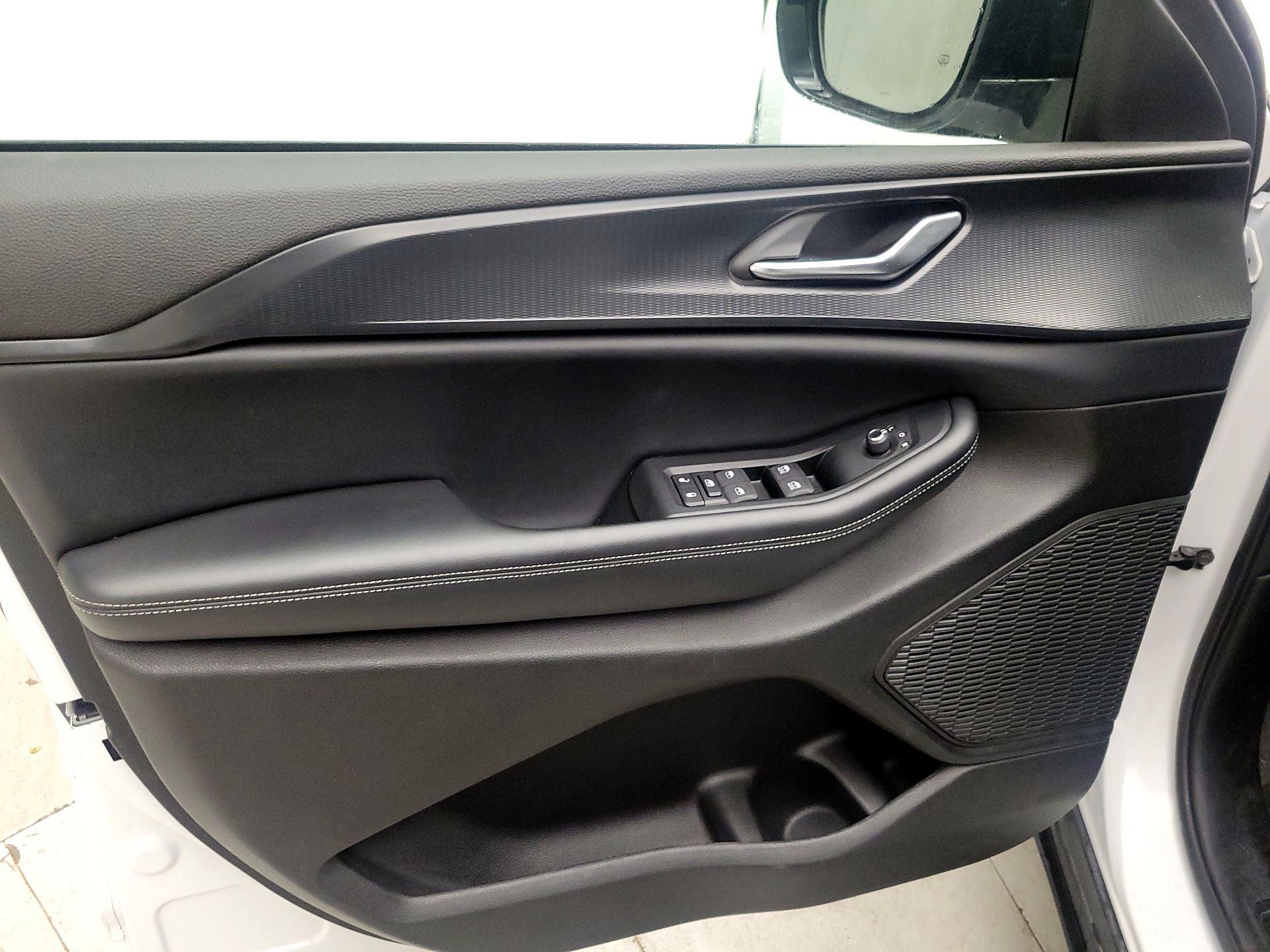 Thumbnail: 2024 Jeep Grand Cherokee - 10