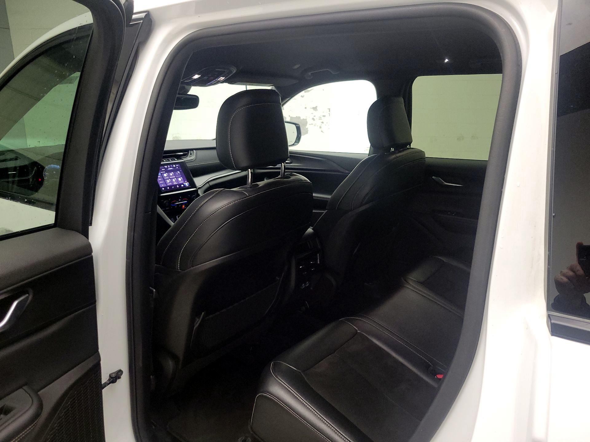 Thumbnail: 2024 Jeep Grand Cherokee - 17