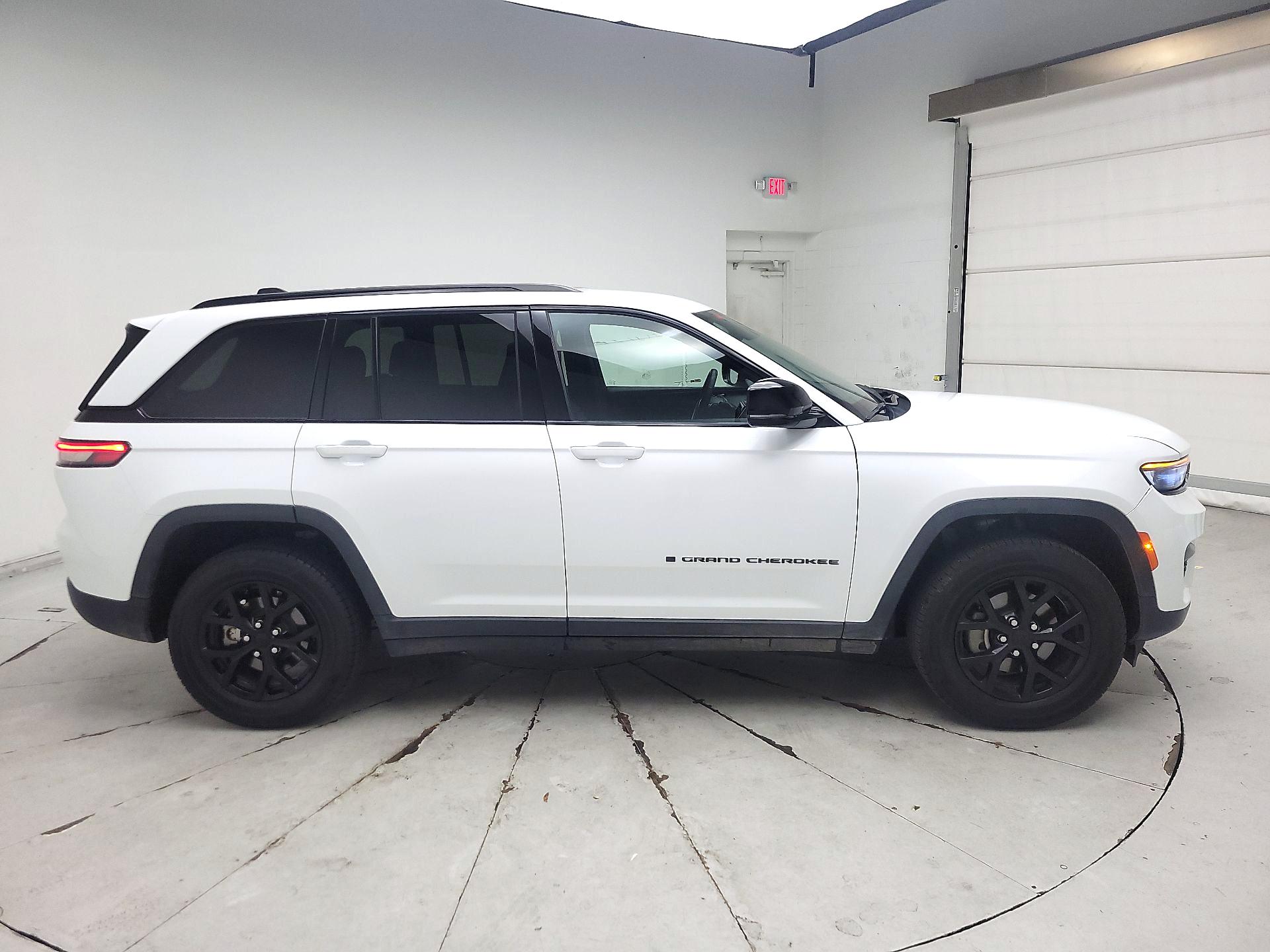 Thumbnail: 2024 Jeep Grand Cherokee - 4