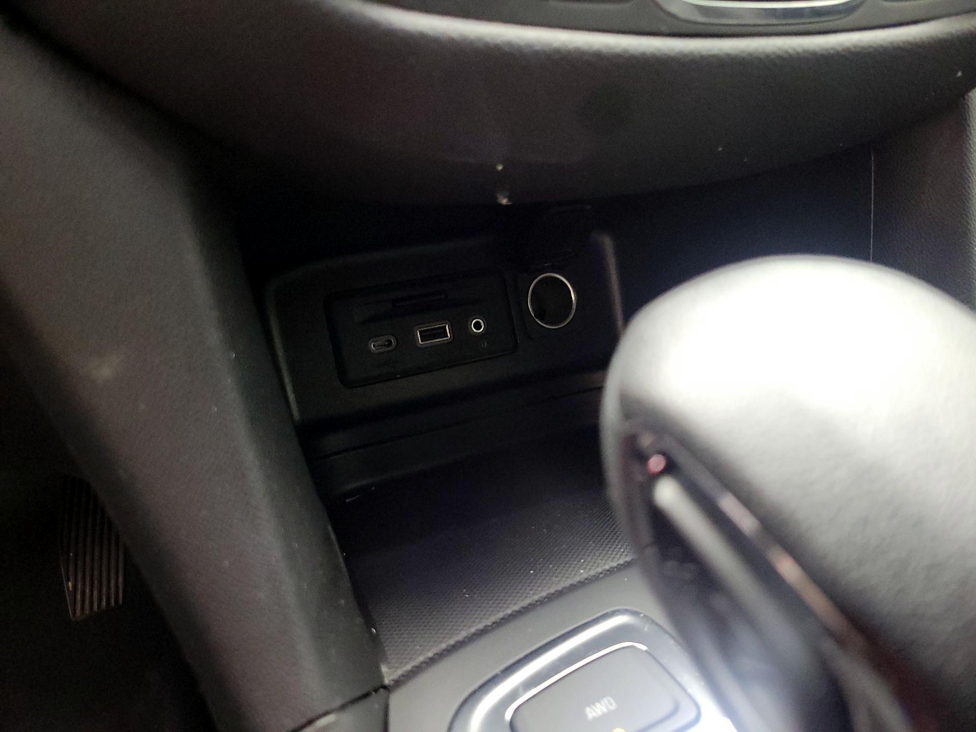 Thumbnail: 2022 Chevrolet Equinox - 17