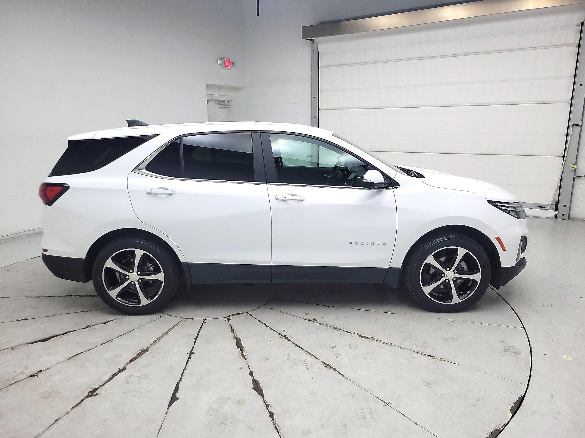 Thumbnail: 2022 Chevrolet Equinox - 4