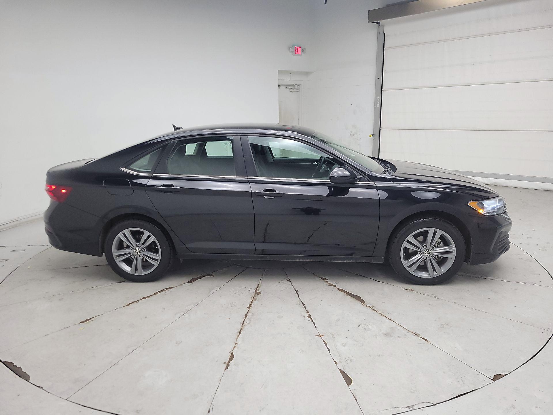 Thumbnail: 2024 Volkswagen Jetta - 4