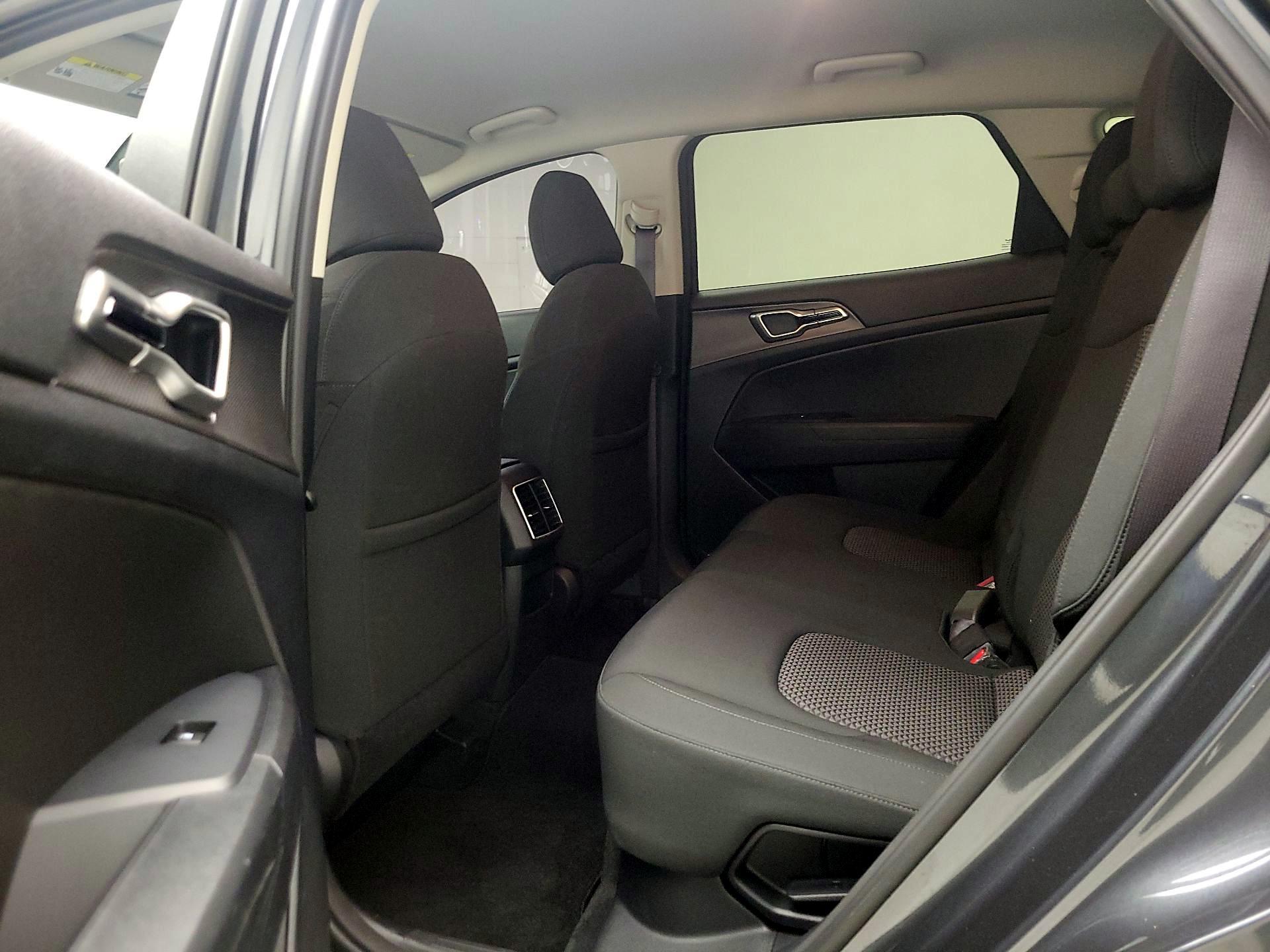 Thumbnail: 2023 Kia Sportage - 17