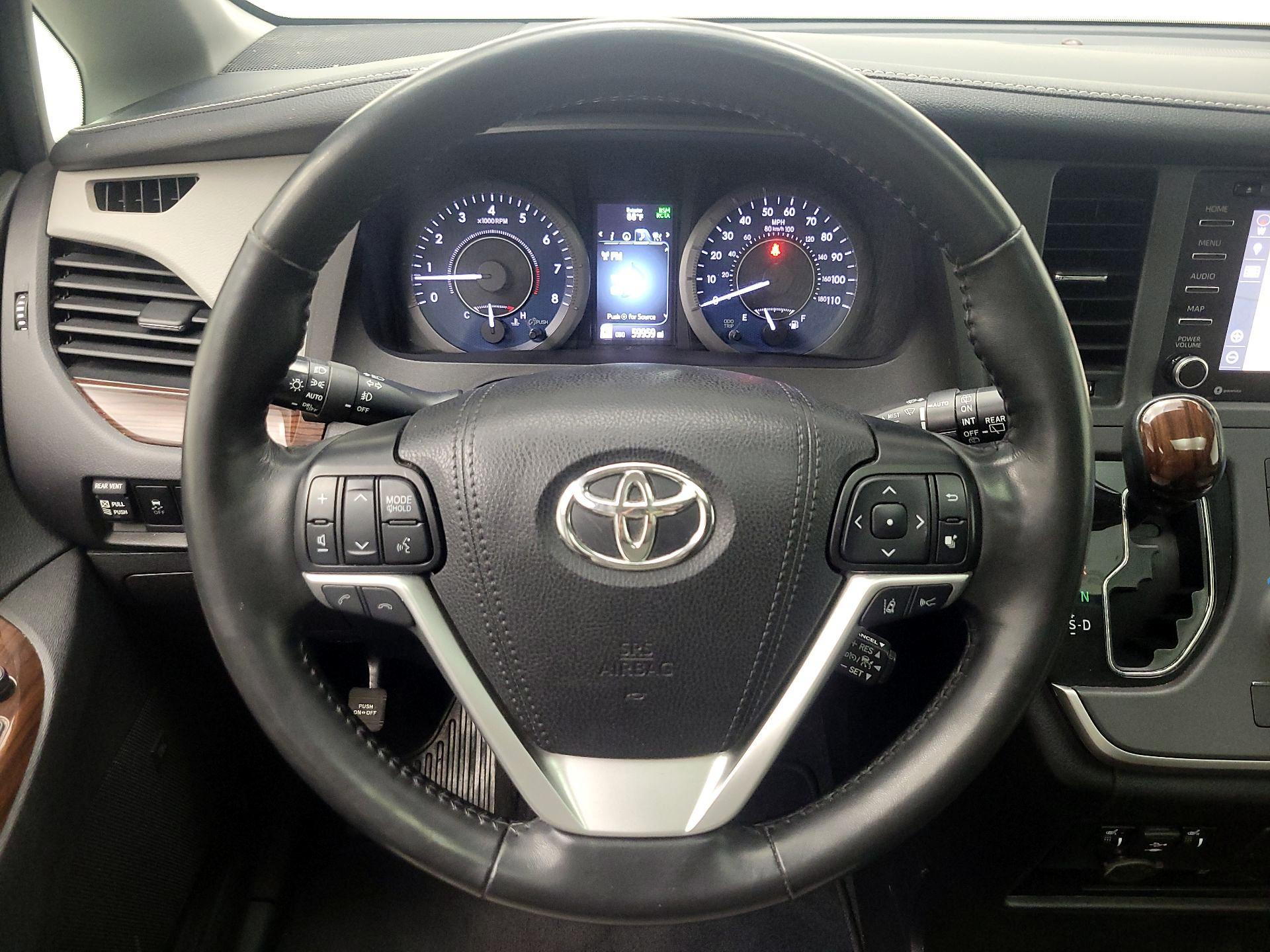 Thumbnail: 2020 Toyota Sienna - 10