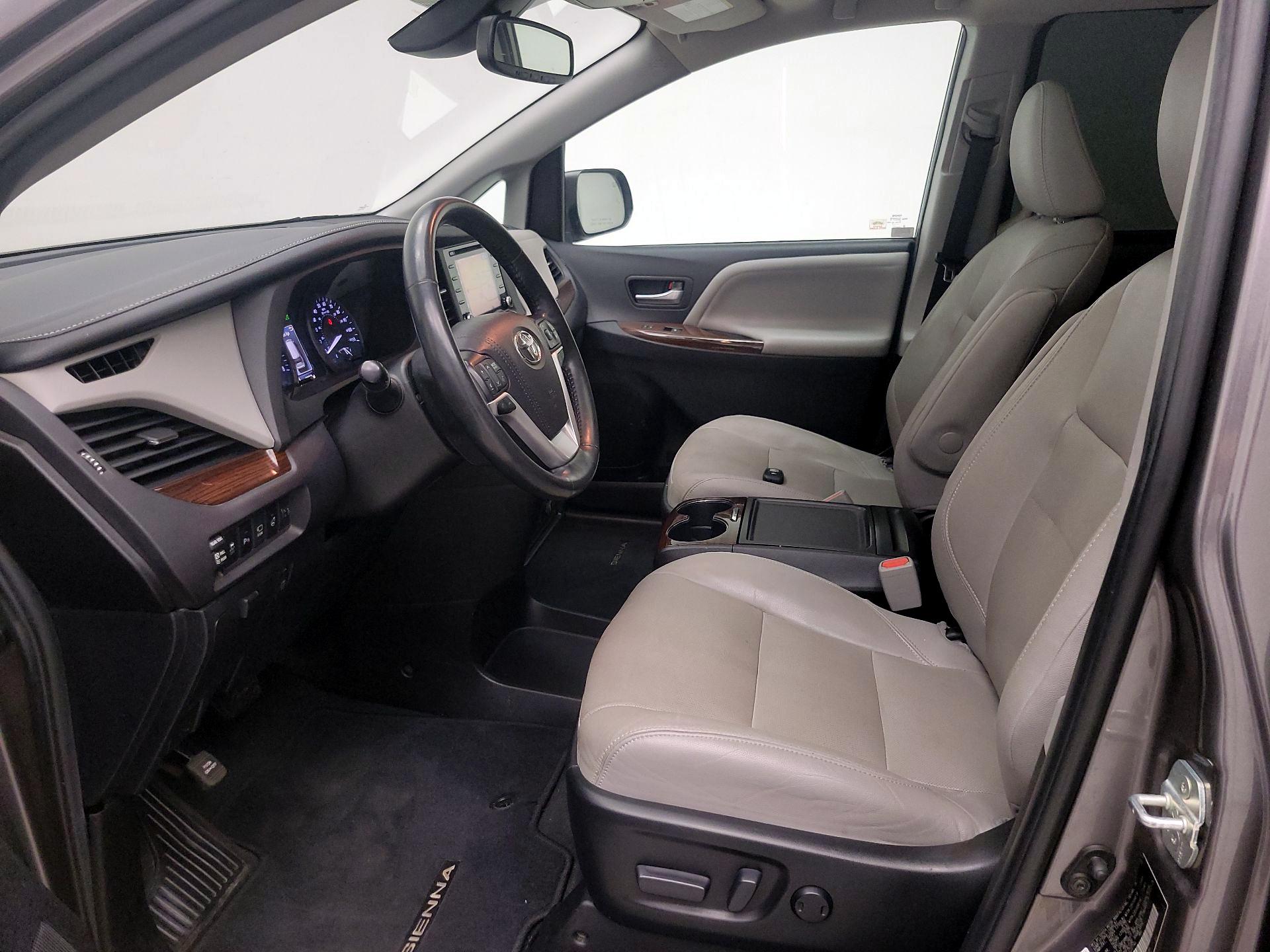 Thumbnail: 2020 Toyota Sienna - 11