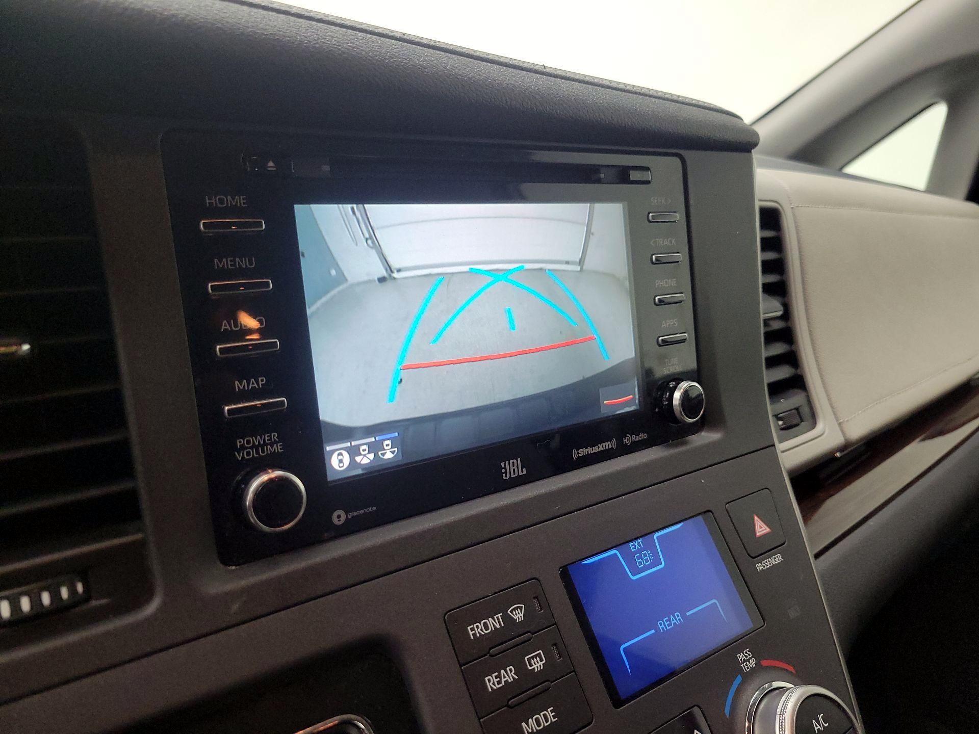 Thumbnail: 2020 Toyota Sienna - 15