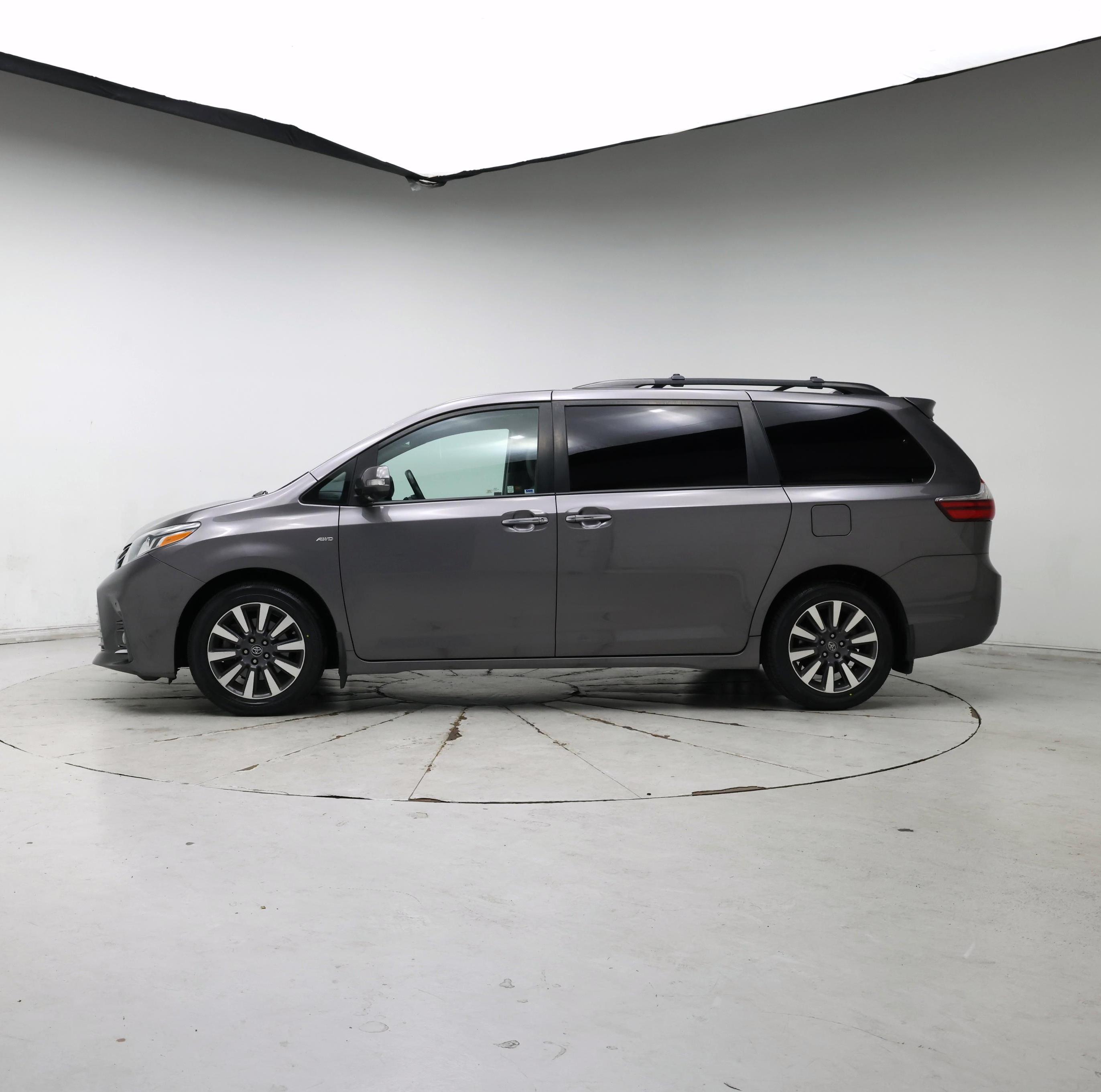 Thumbnail: 2020 Toyota Sienna - 3