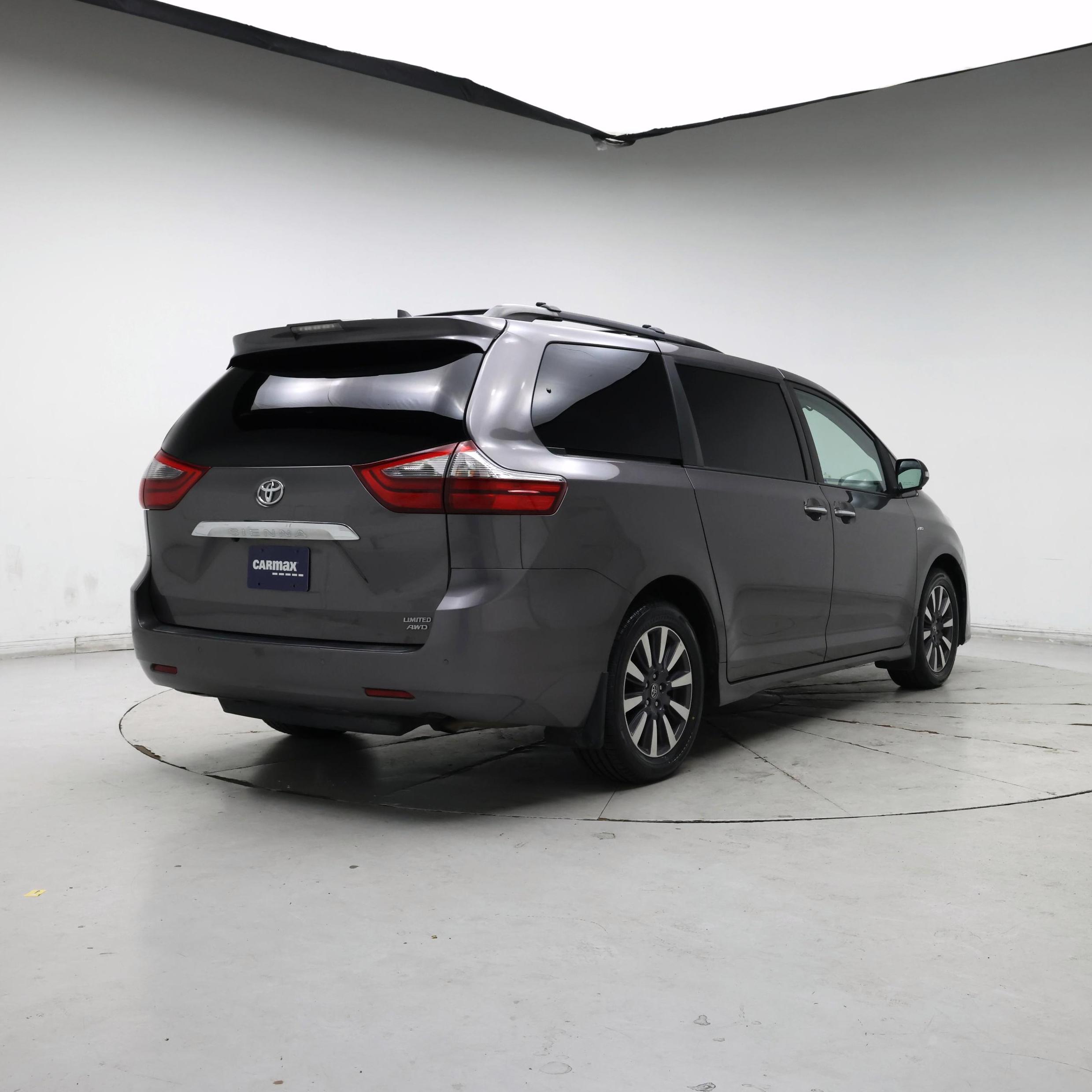 Thumbnail: 2020 Toyota Sienna - 8