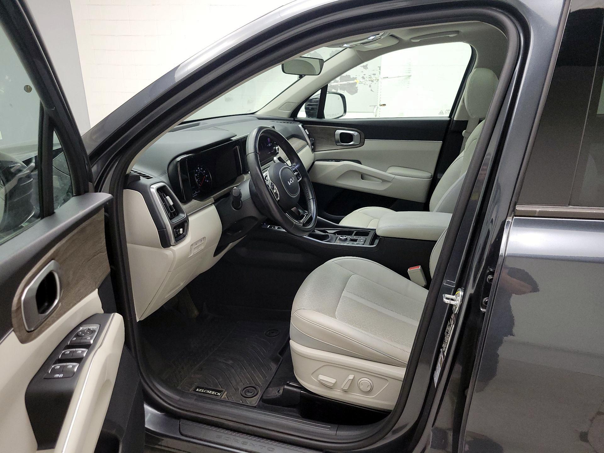 Thumbnail: 2022 Kia Sorento - 9