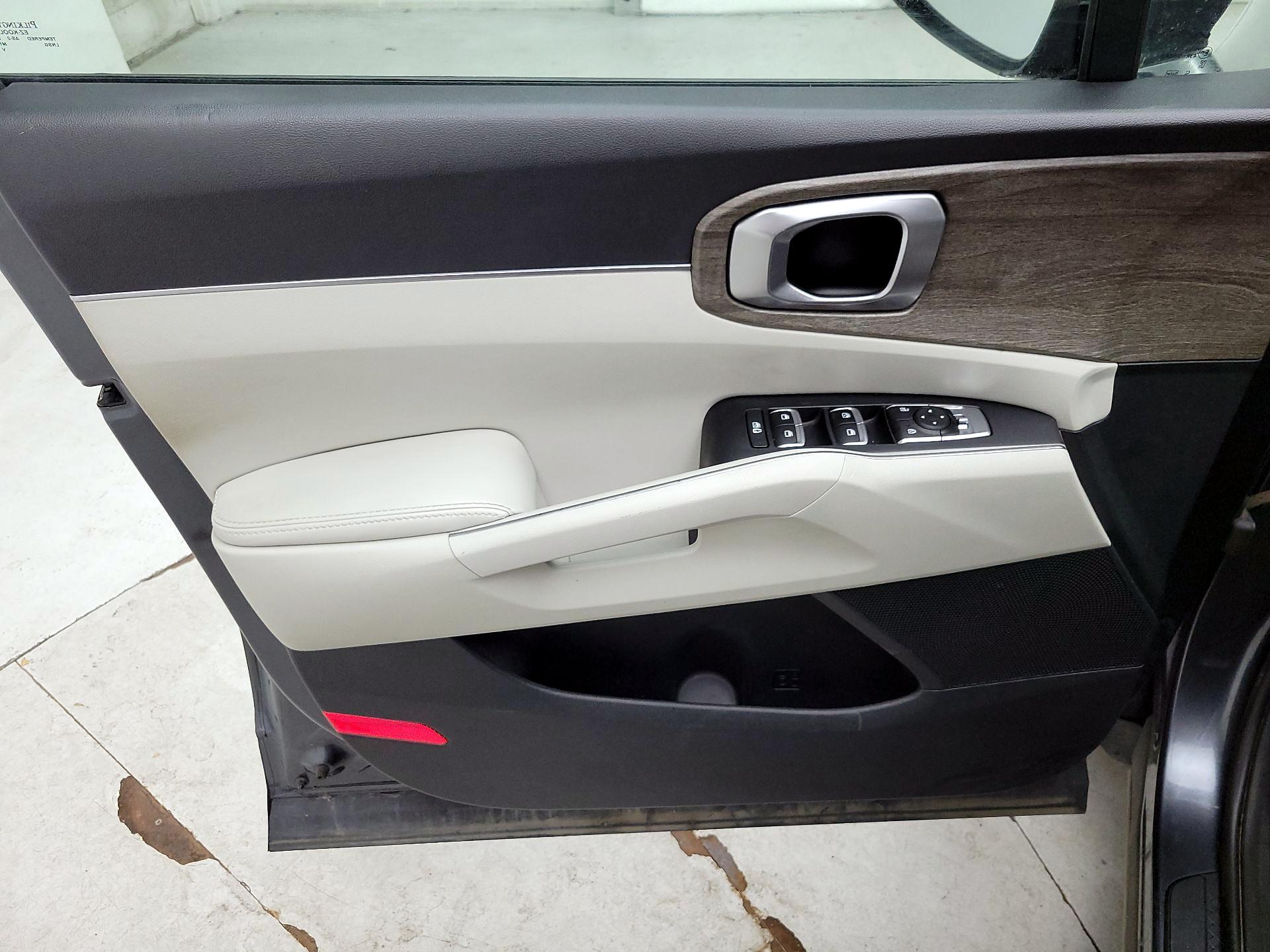 Thumbnail: 2022 Kia Sorento - 10