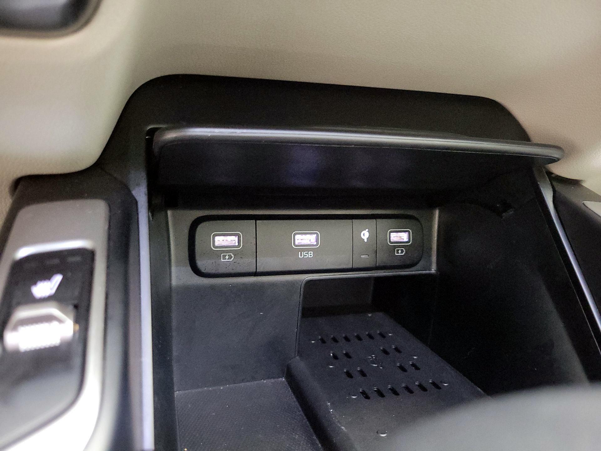 Thumbnail: 2022 Kia Sorento - 17