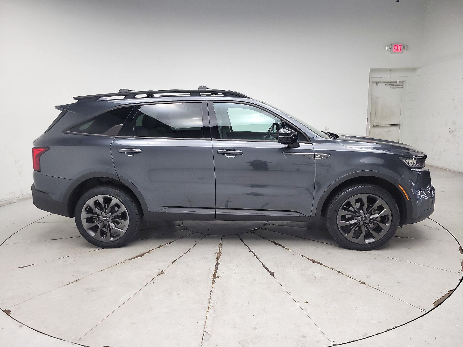 Thumbnail: 2022 Kia Sorento - 4