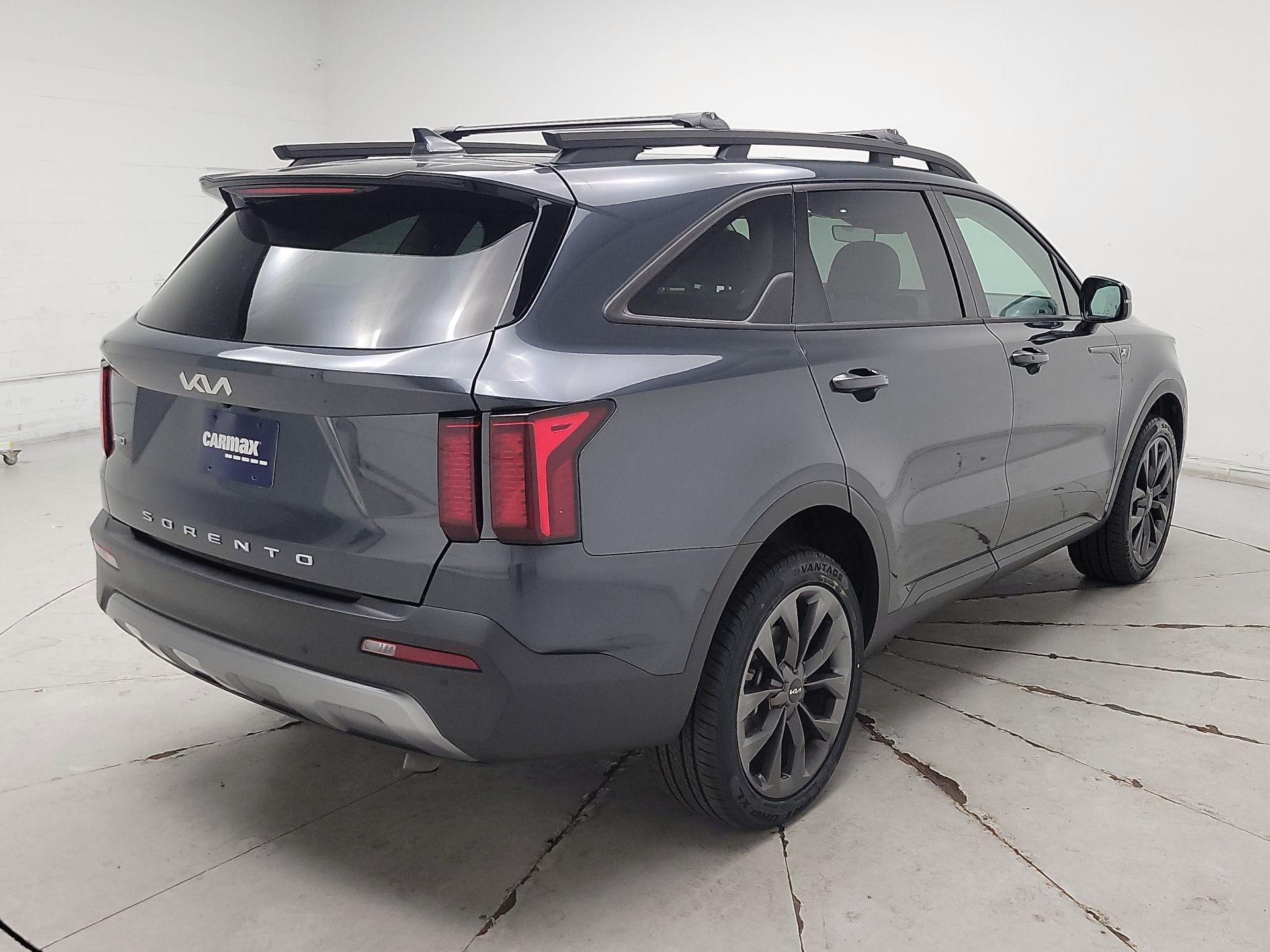 Thumbnail: 2022 Kia Sorento - 5