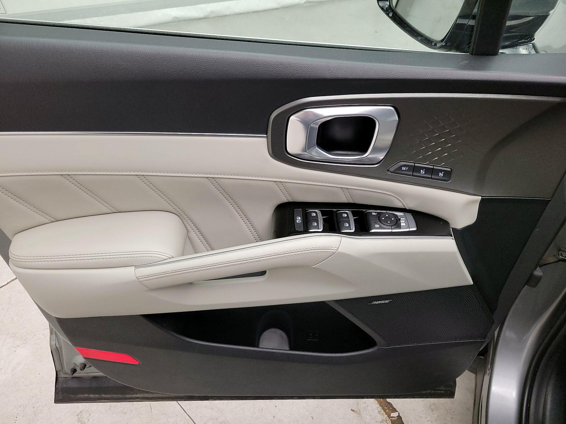 Thumbnail: 2023 Kia Sorento - 10