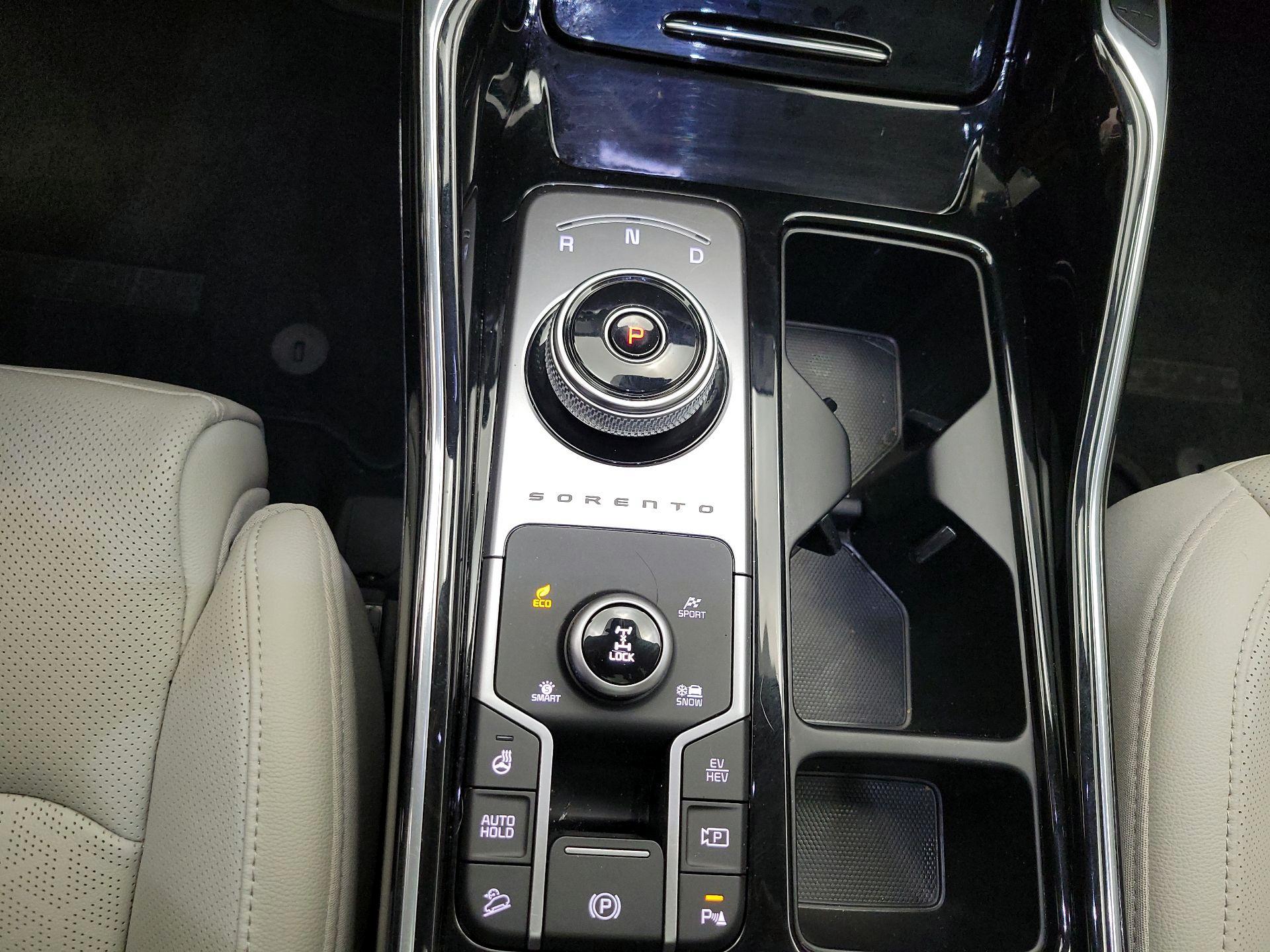 Thumbnail: 2023 Kia Sorento - 16