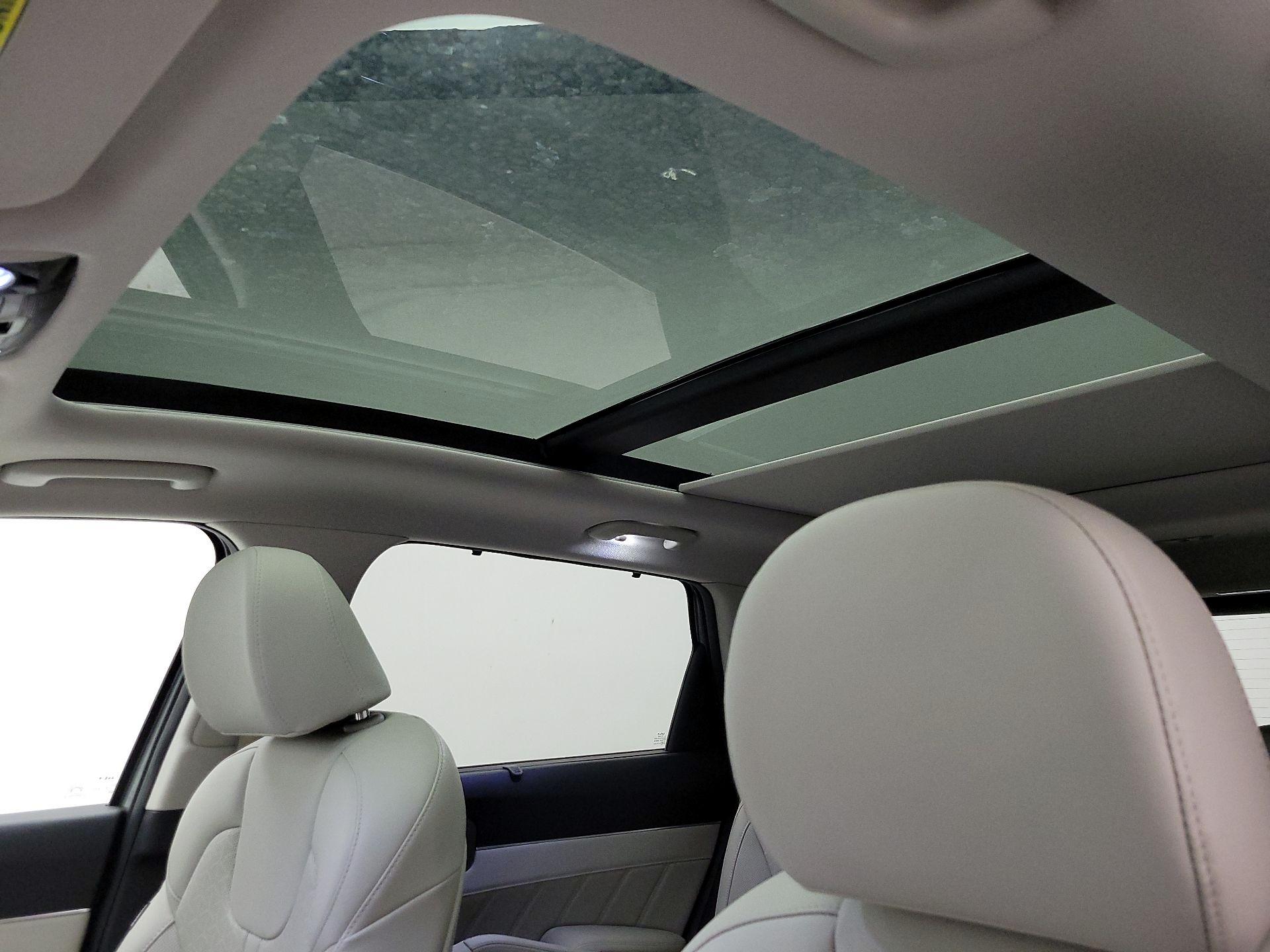 Thumbnail: 2023 Kia Sorento - 18