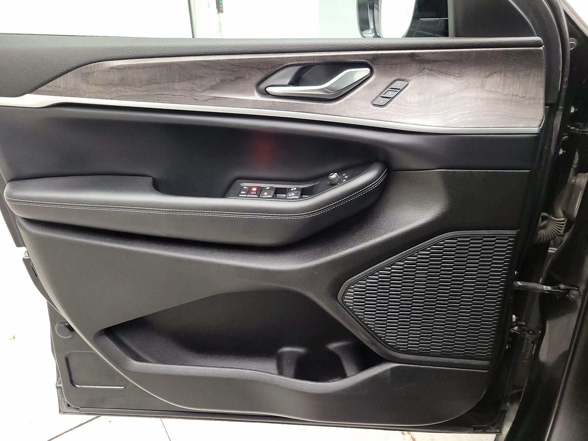 Thumbnail: 2024 Jeep Grand Cherokee - 10