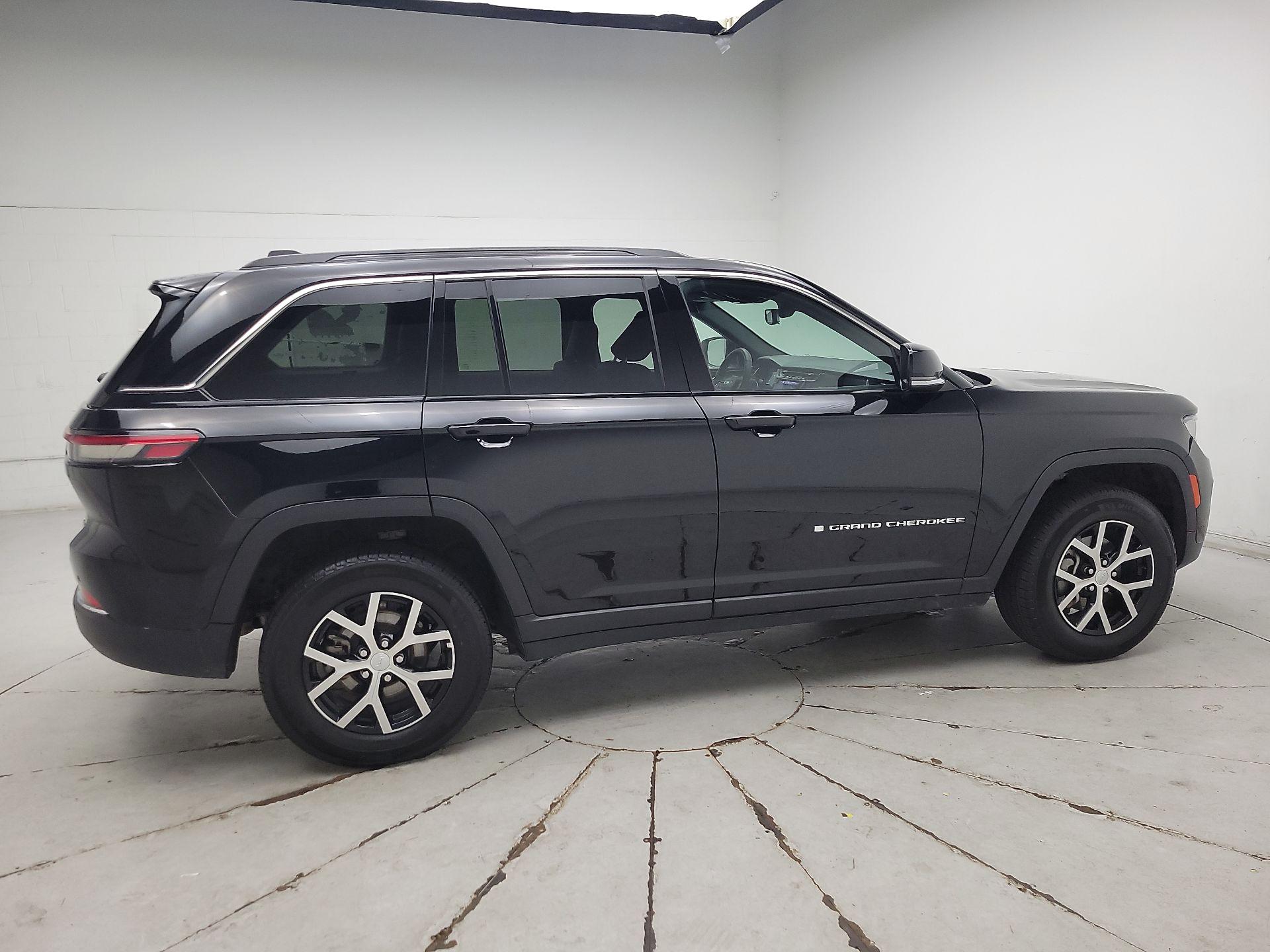 Thumbnail: 2024 Jeep Grand Cherokee - 4