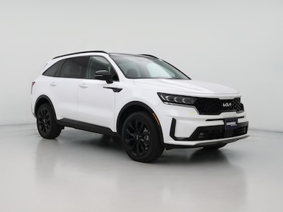 White 2023 Kia Sorento SX