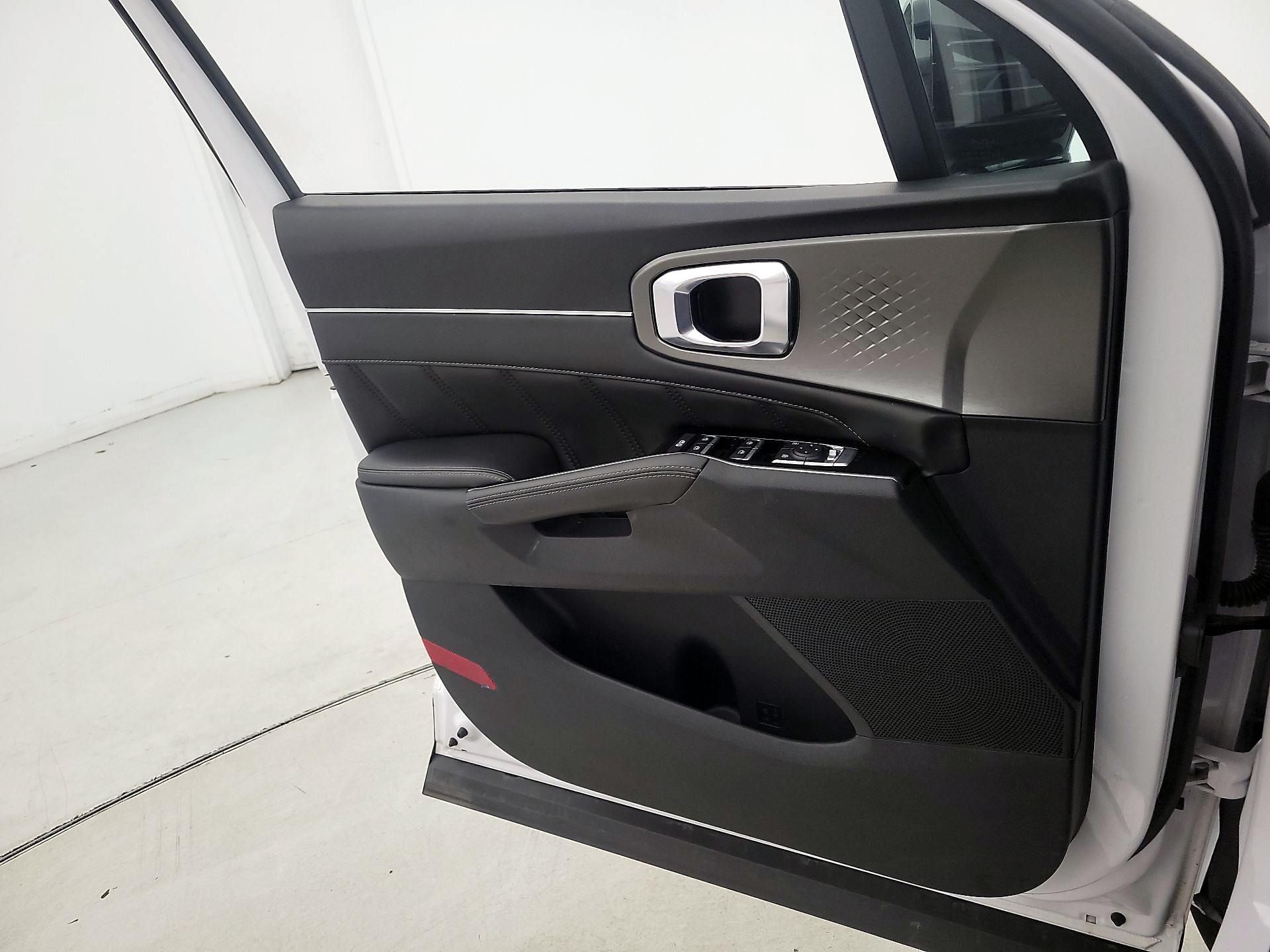 Thumbnail: 2023 Kia Sorento - 12