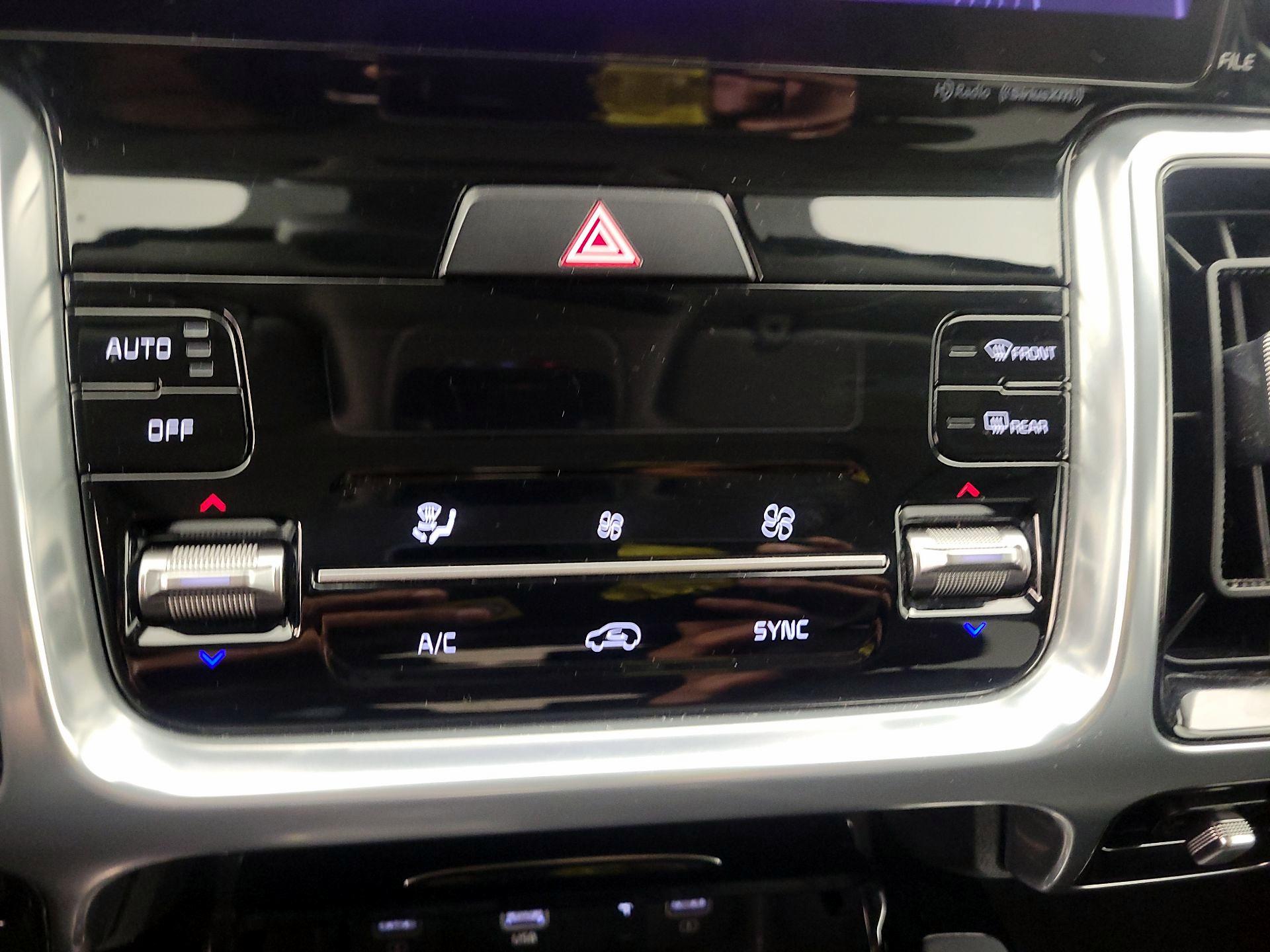 Thumbnail: 2023 Kia Sorento - 16