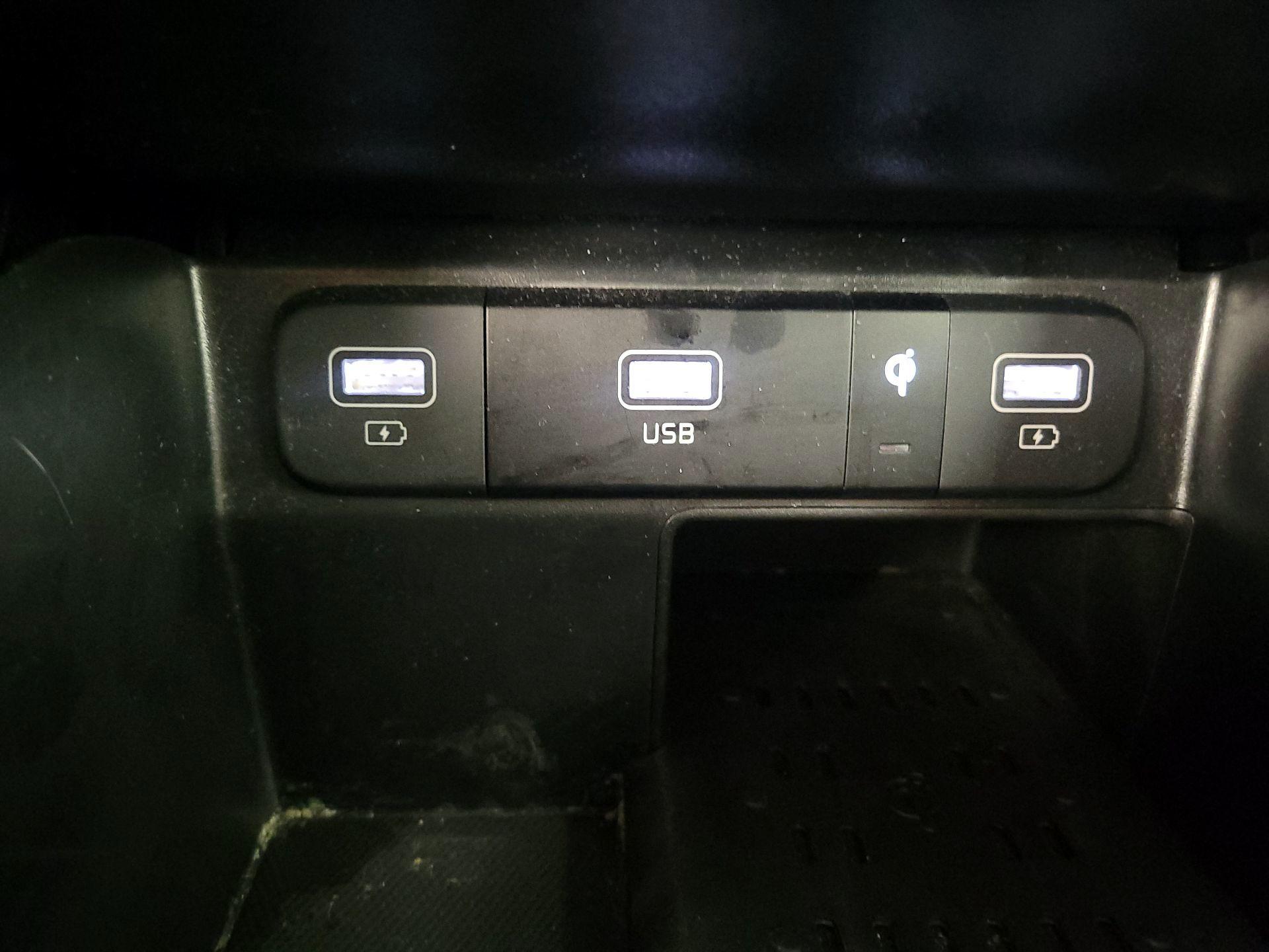 Thumbnail: 2023 Kia Sorento - 18