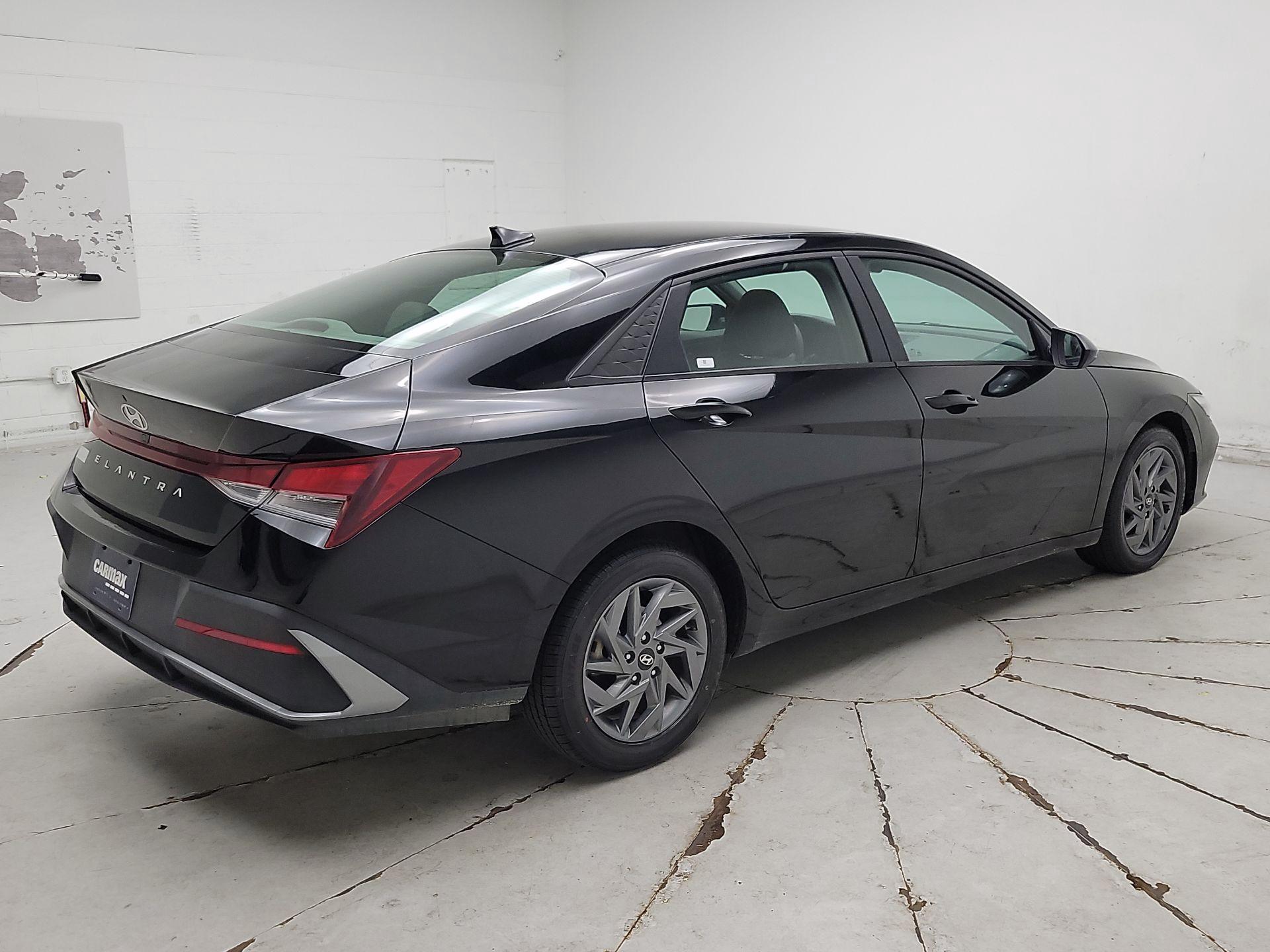 Thumbnail: 2024 Hyundai Elantra - 5