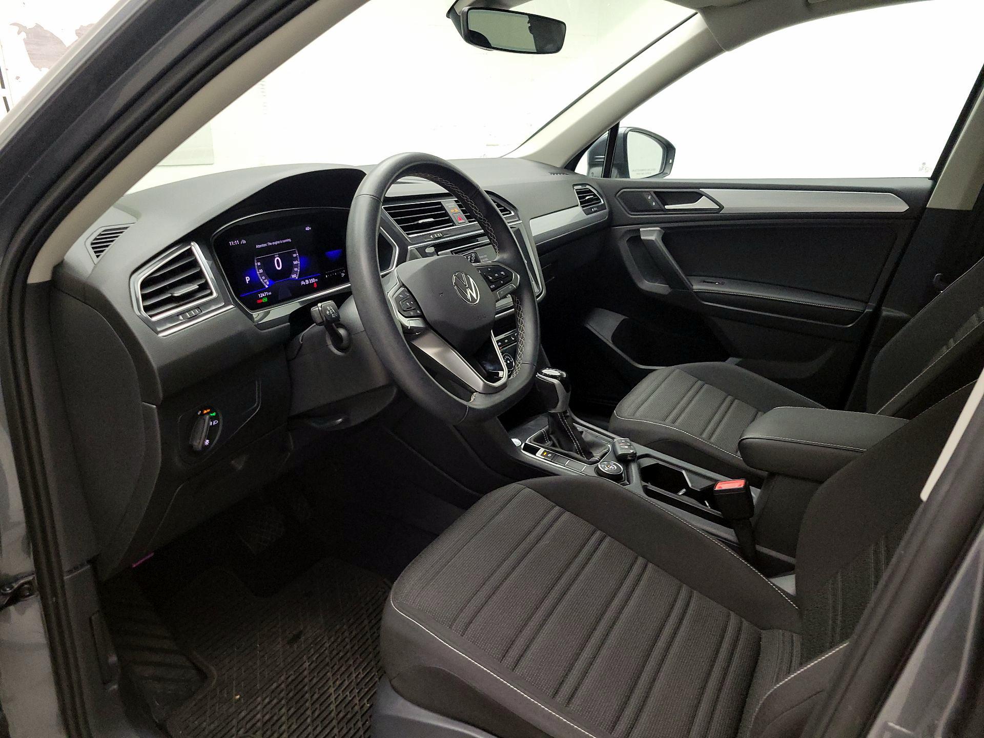 Thumbnail: 2022 Volkswagen Tiguan - 9