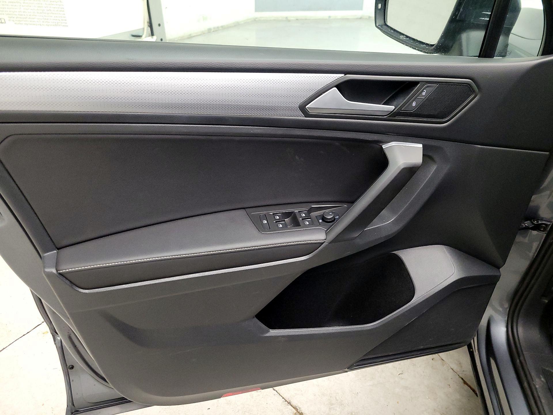 Thumbnail: 2022 Volkswagen Tiguan - 10