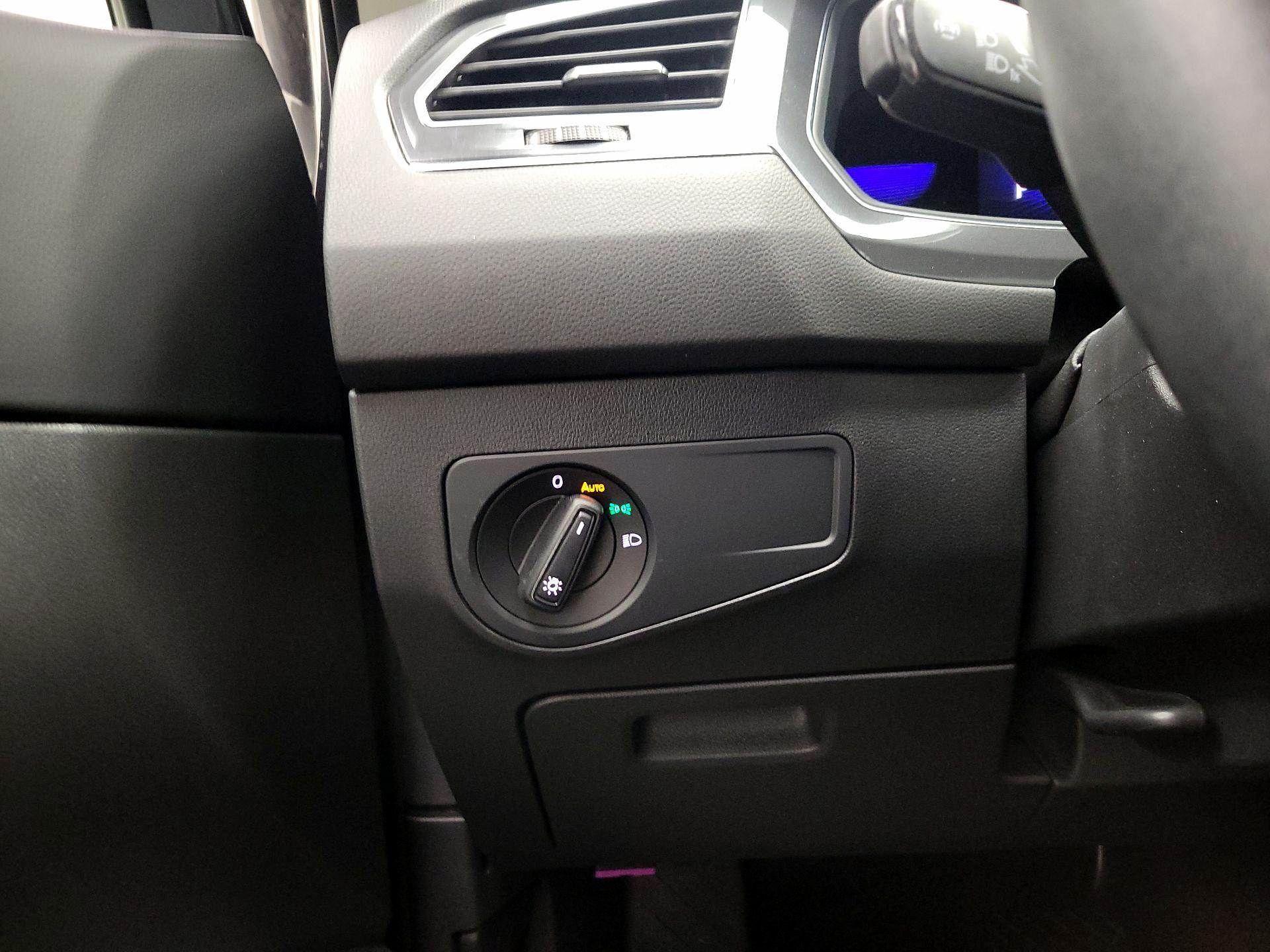 Thumbnail: 2022 Volkswagen Tiguan - 11