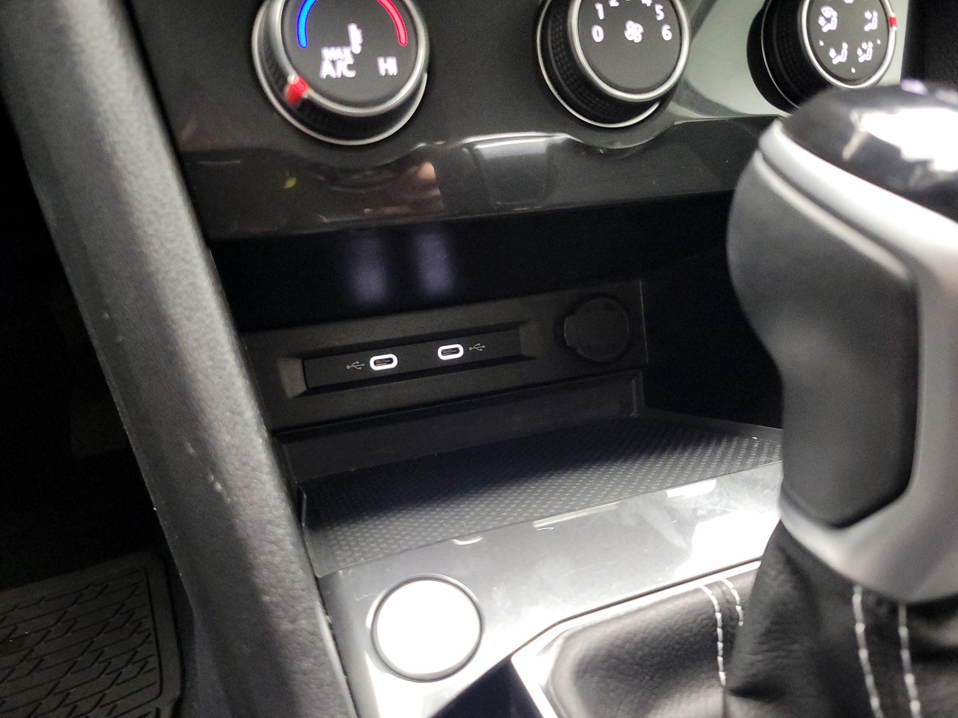 Thumbnail: 2022 Volkswagen Tiguan - 16